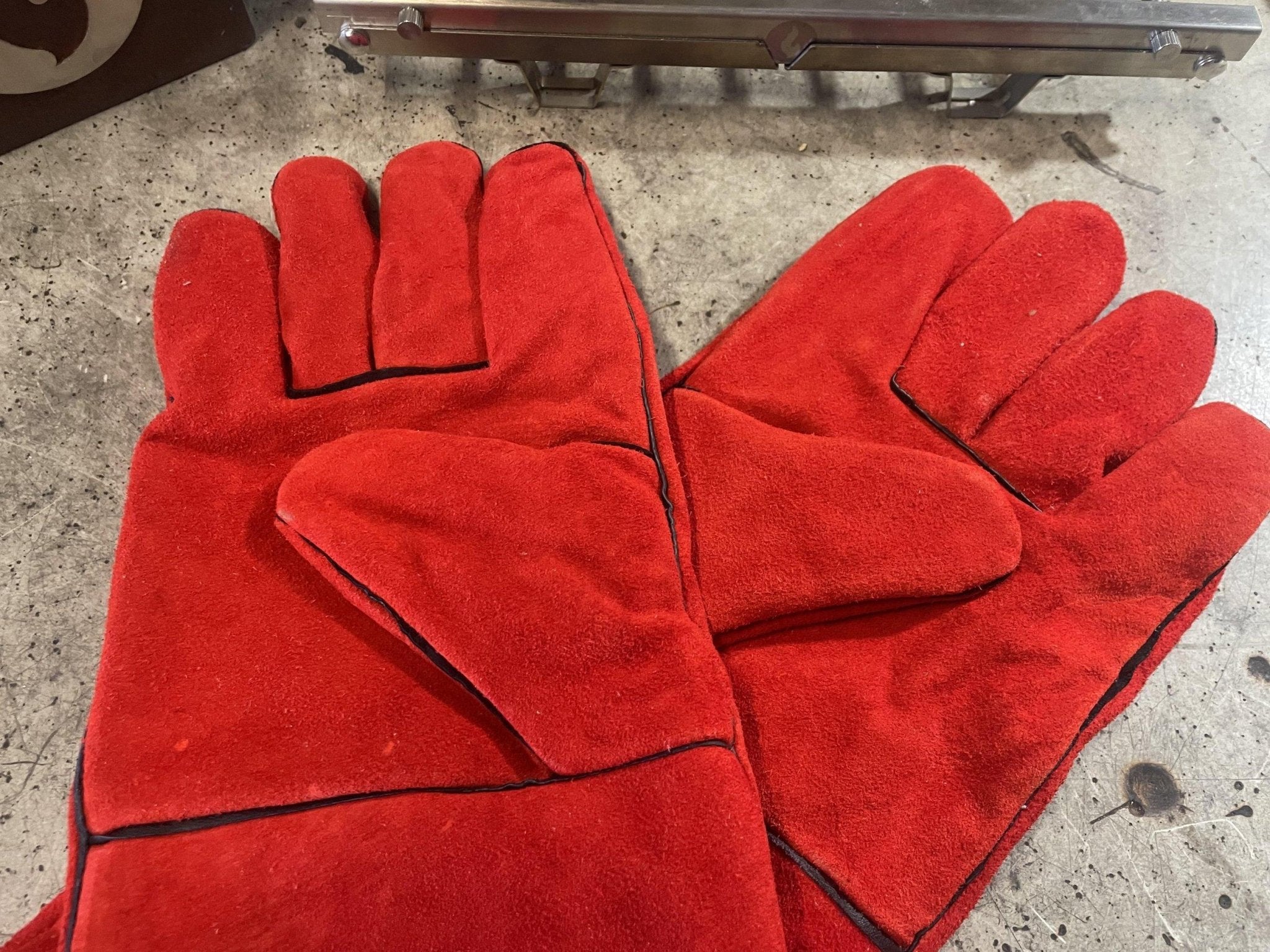 Guy Montag Fireproof Gloves - Spirit of 1876 - LavaBox Portable Campfire