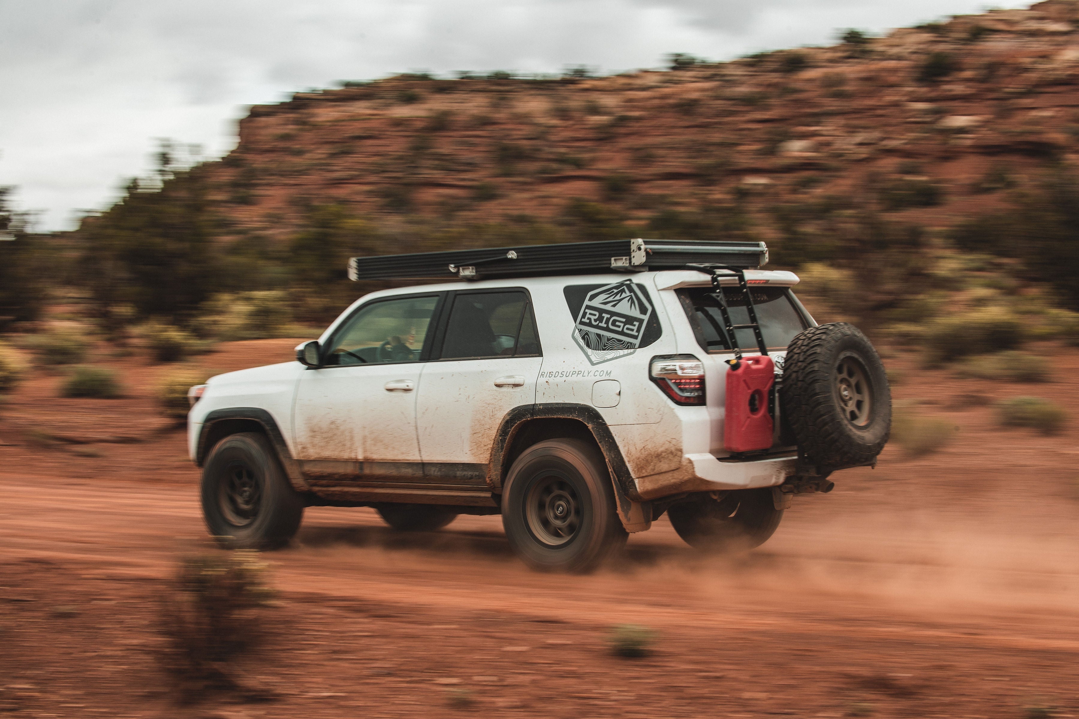 *Refurbished* UltraSwing™ 4th/5th Gen 4Runner Spare Tire Hitch Mount