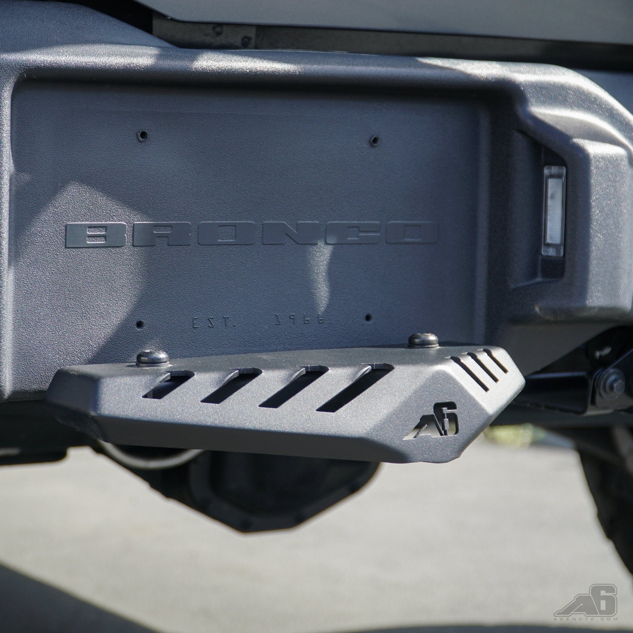 Ford Bronco Rear Step Set - Spirit of 1876 - Agency6.com
