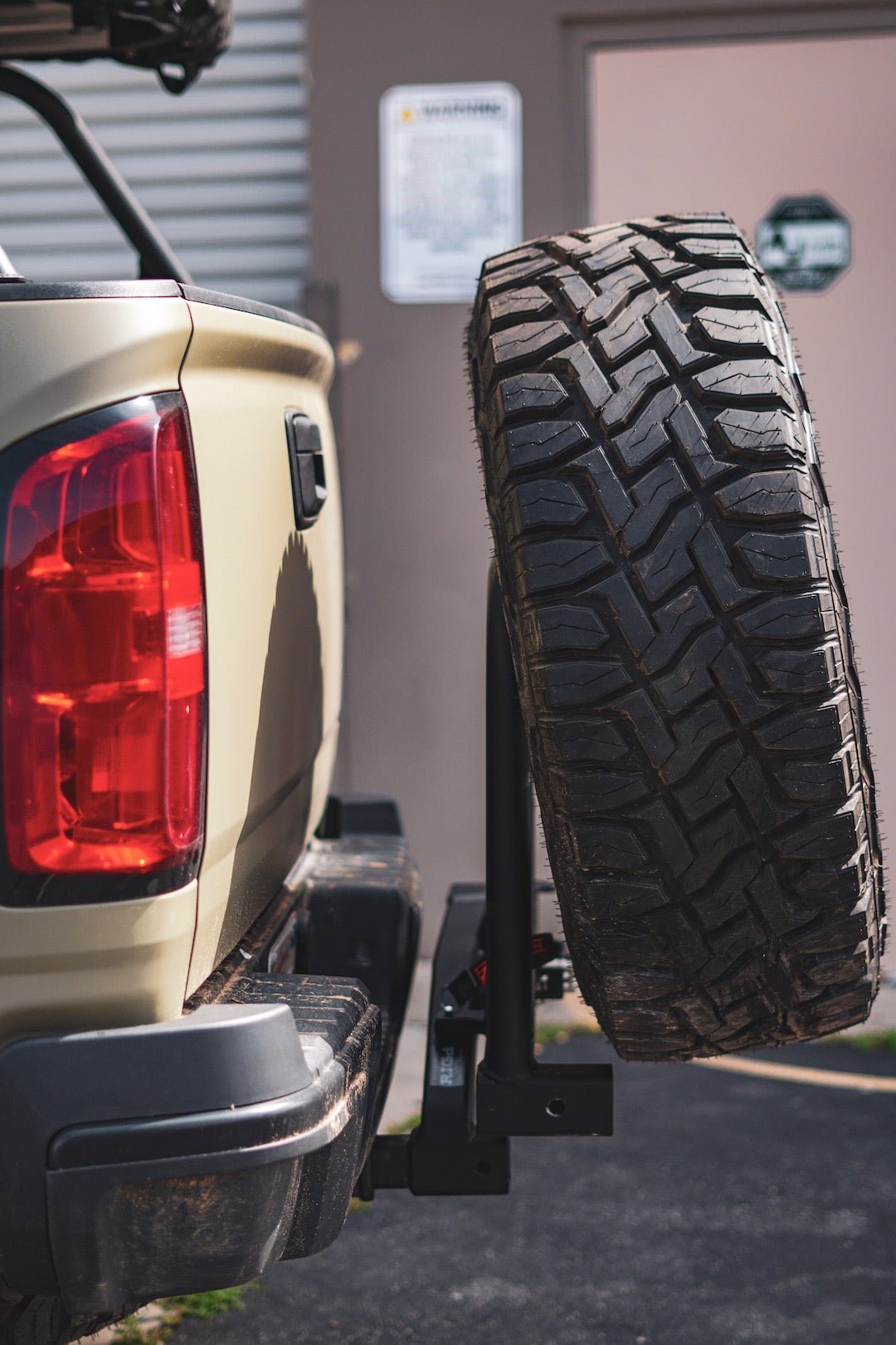 UltraSwing™ Multi - Fit Spare Tire Hitch Mount | RiGd Supply - Spirit of 1876RIGd Supply
