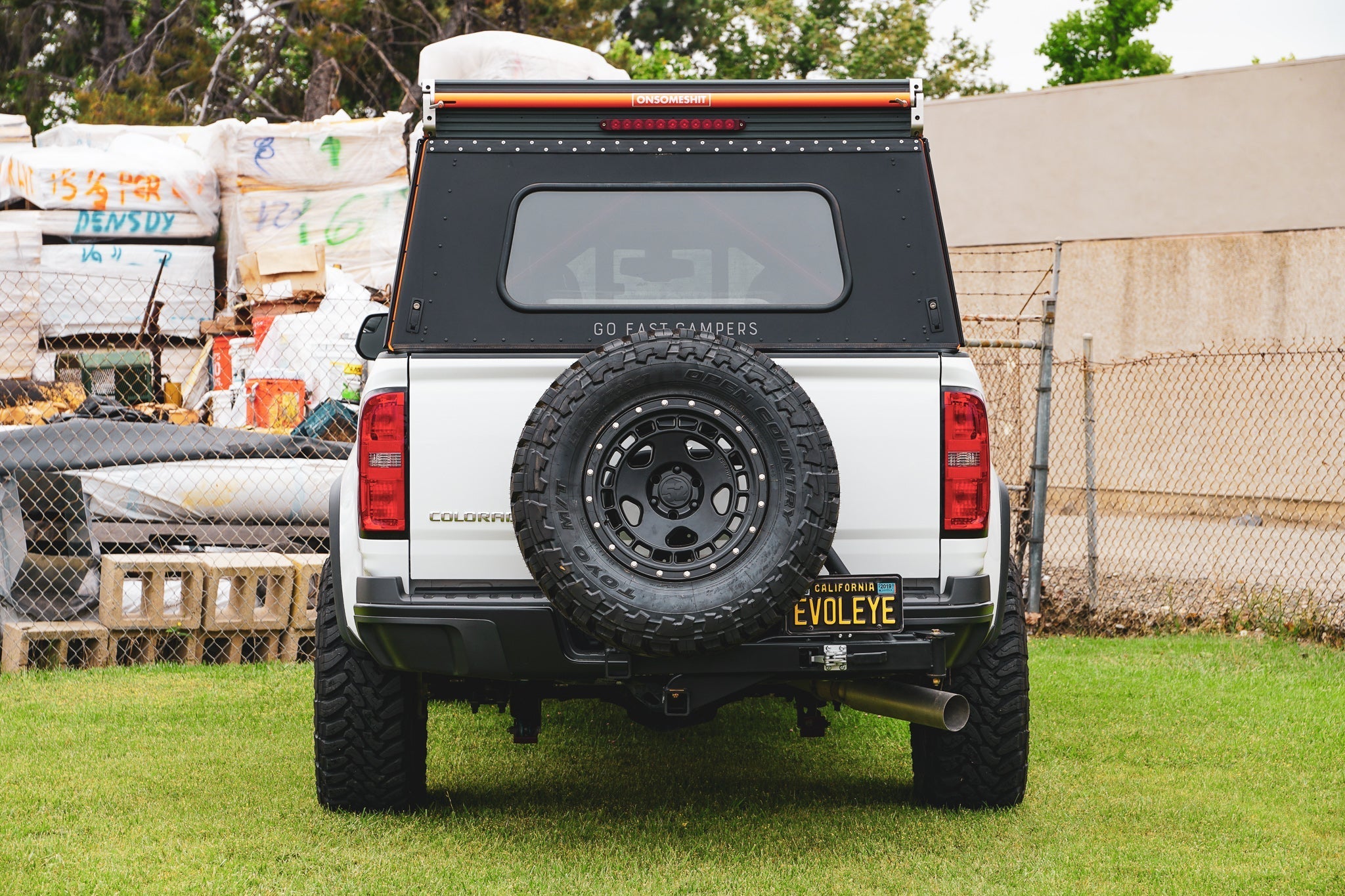 *Refurbished* UltraSwing™ Multi-Fit Spare Tire Hitch Mount