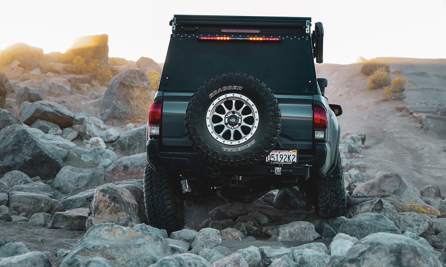 *Refurbished* UltraSwing™ Multi-Fit Spare Tire Hitch Mount