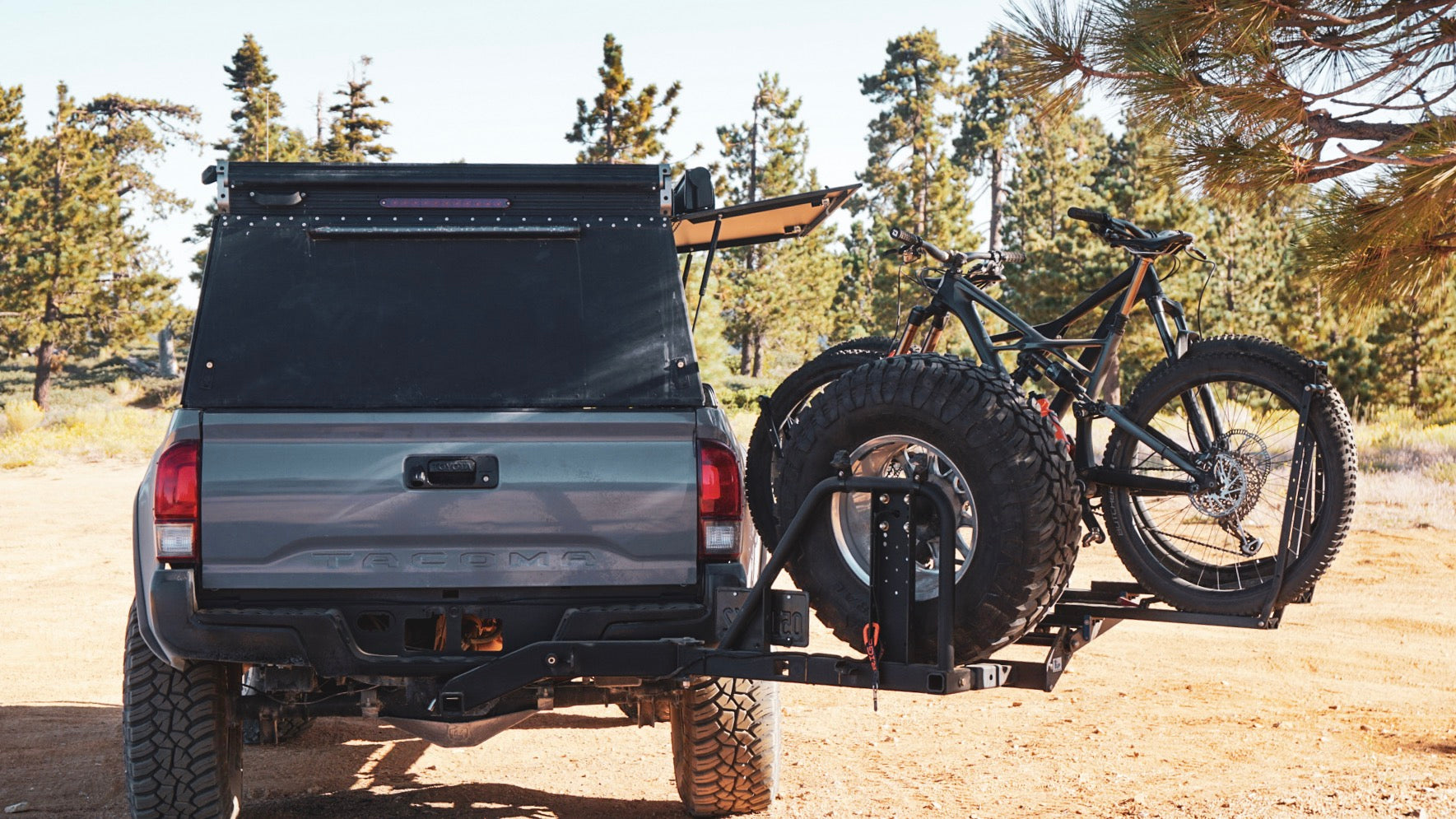 *Refurbished* UltraSwing™ Multi-Fit Spare Tire Hitch Mount