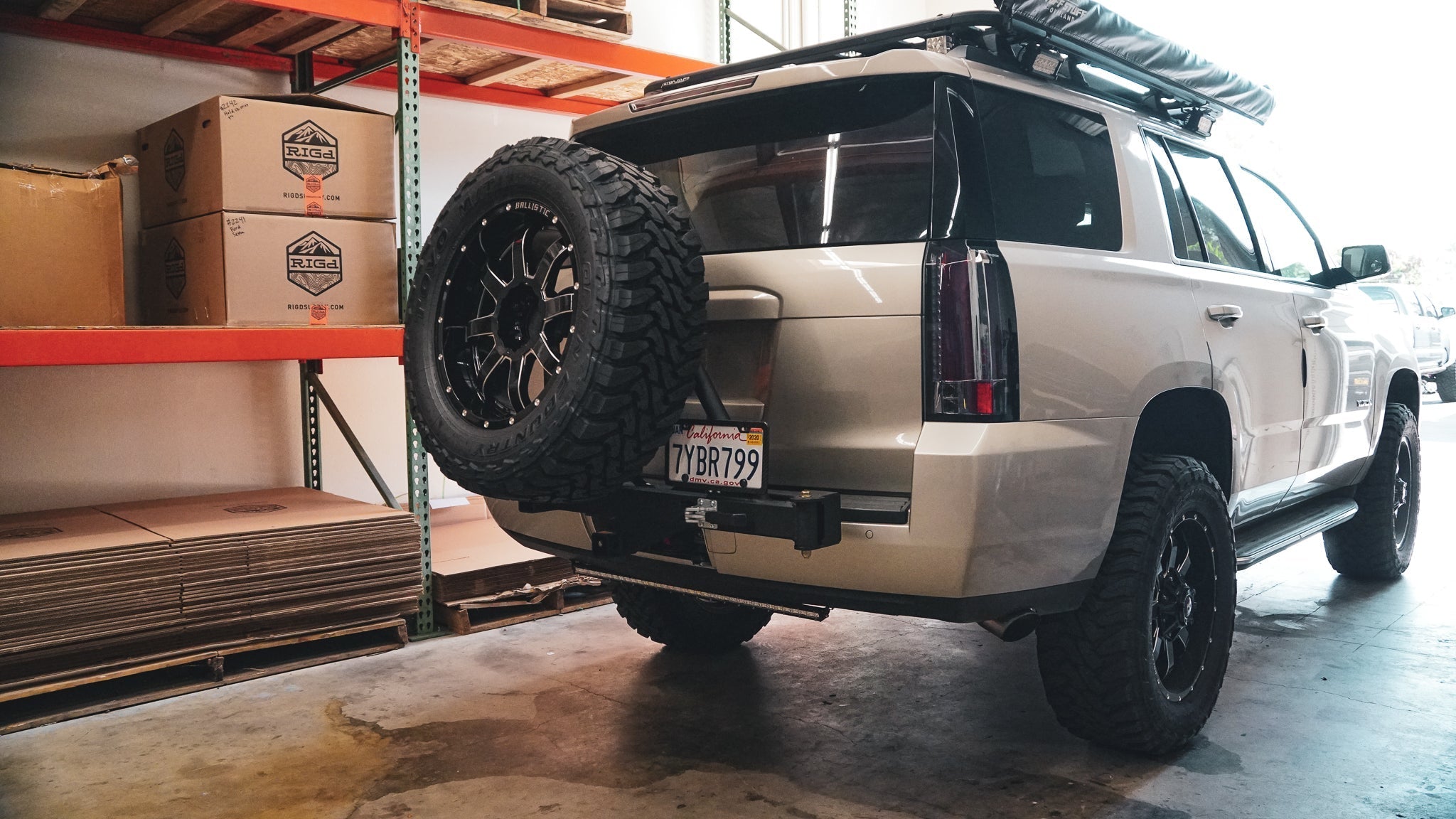 *Refurbished* UltraSwing™ Multi-Fit Spare Tire Hitch Mount