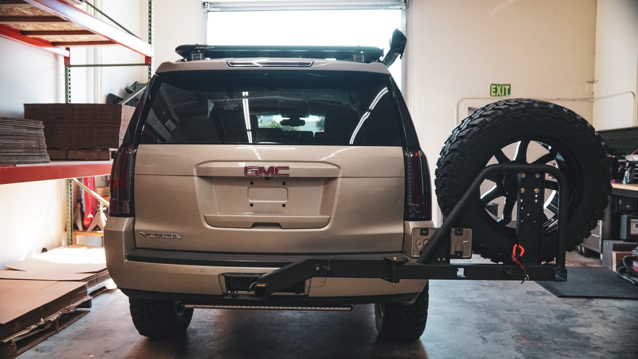 *Refurbished* UltraSwing™ Multi-Fit Spare Tire Hitch Mount