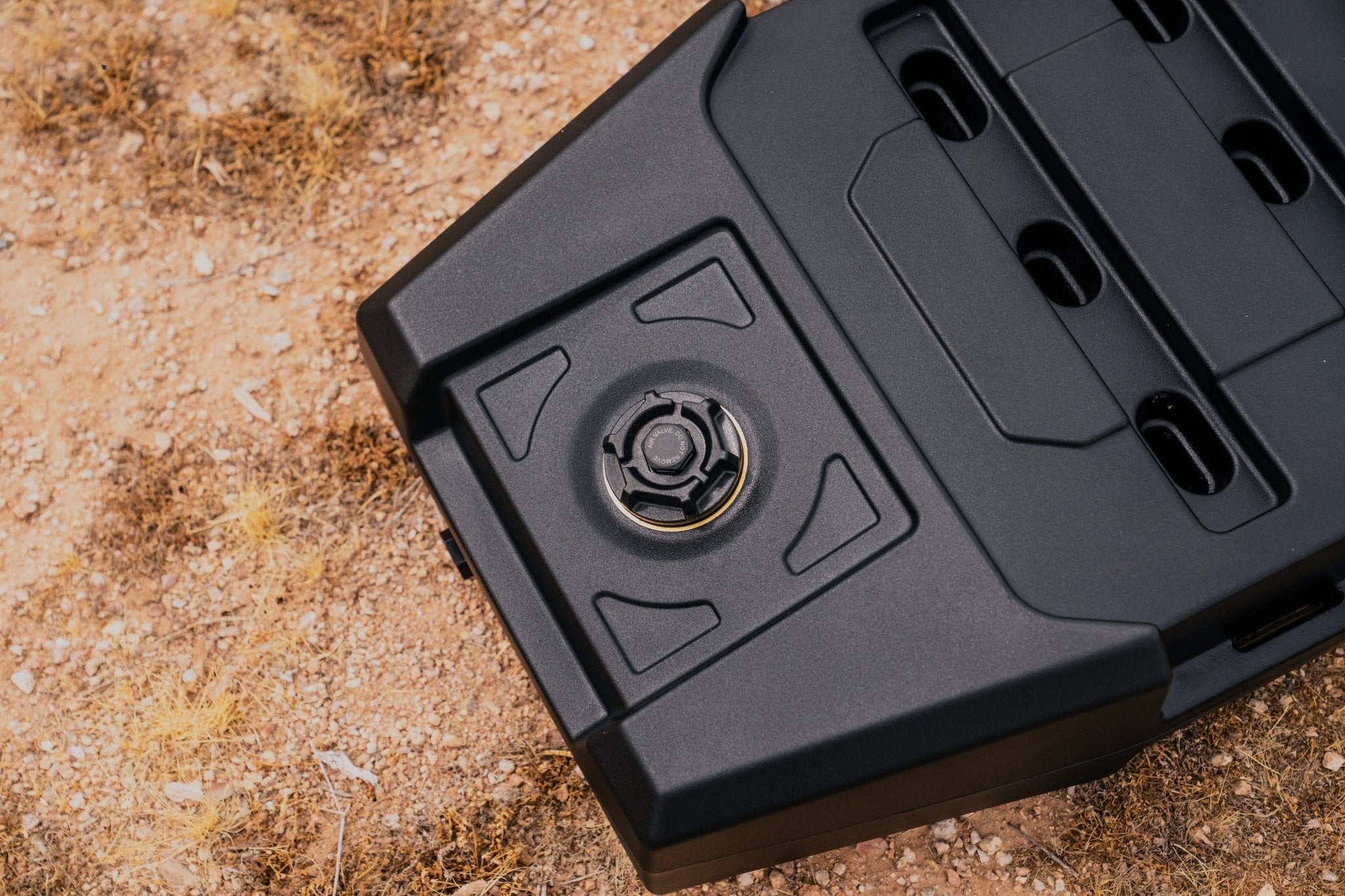 8.5 Gallon Electric Pump Tank & Traction Board Mount - Spirit of 1876 - ROAM Dealer Portal