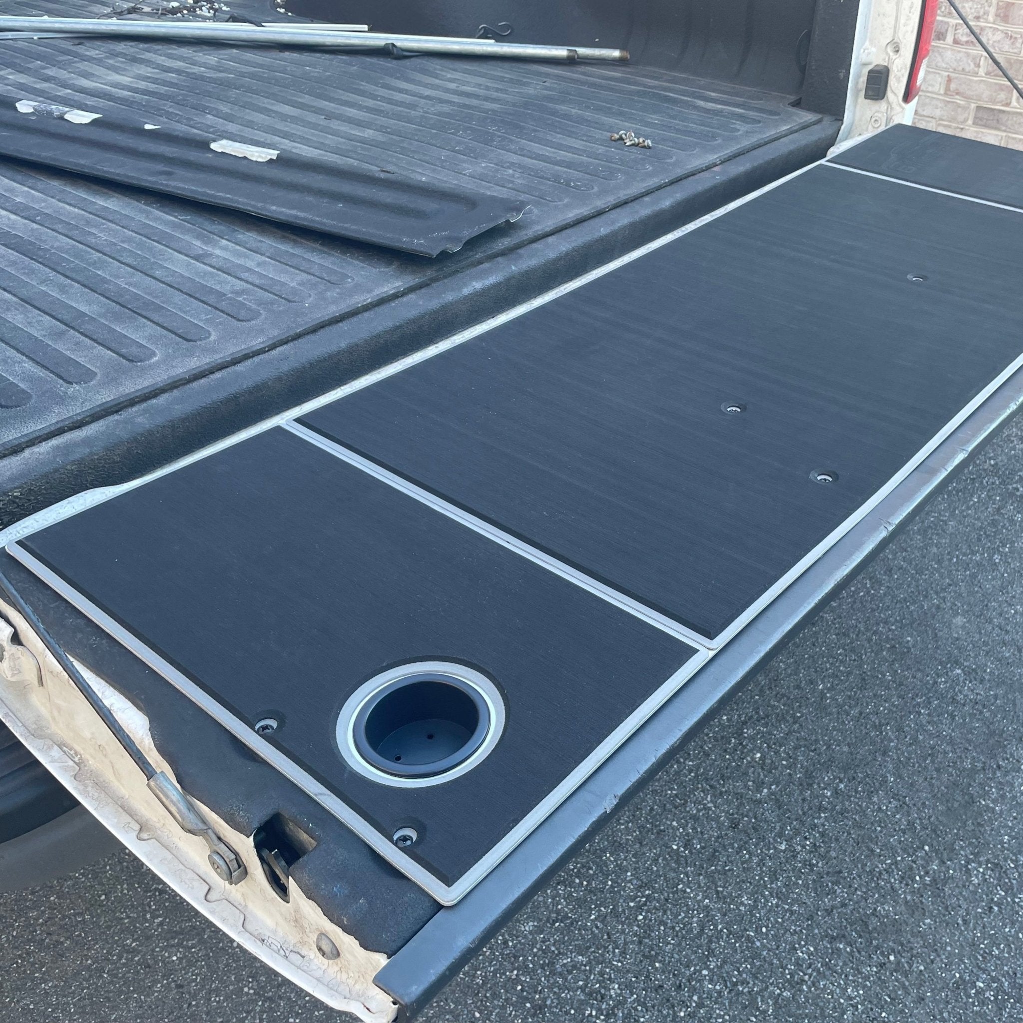 F150 F250 F350 Tailgate Cover (1999-2007) - Spirit of 1876 - BillieBars