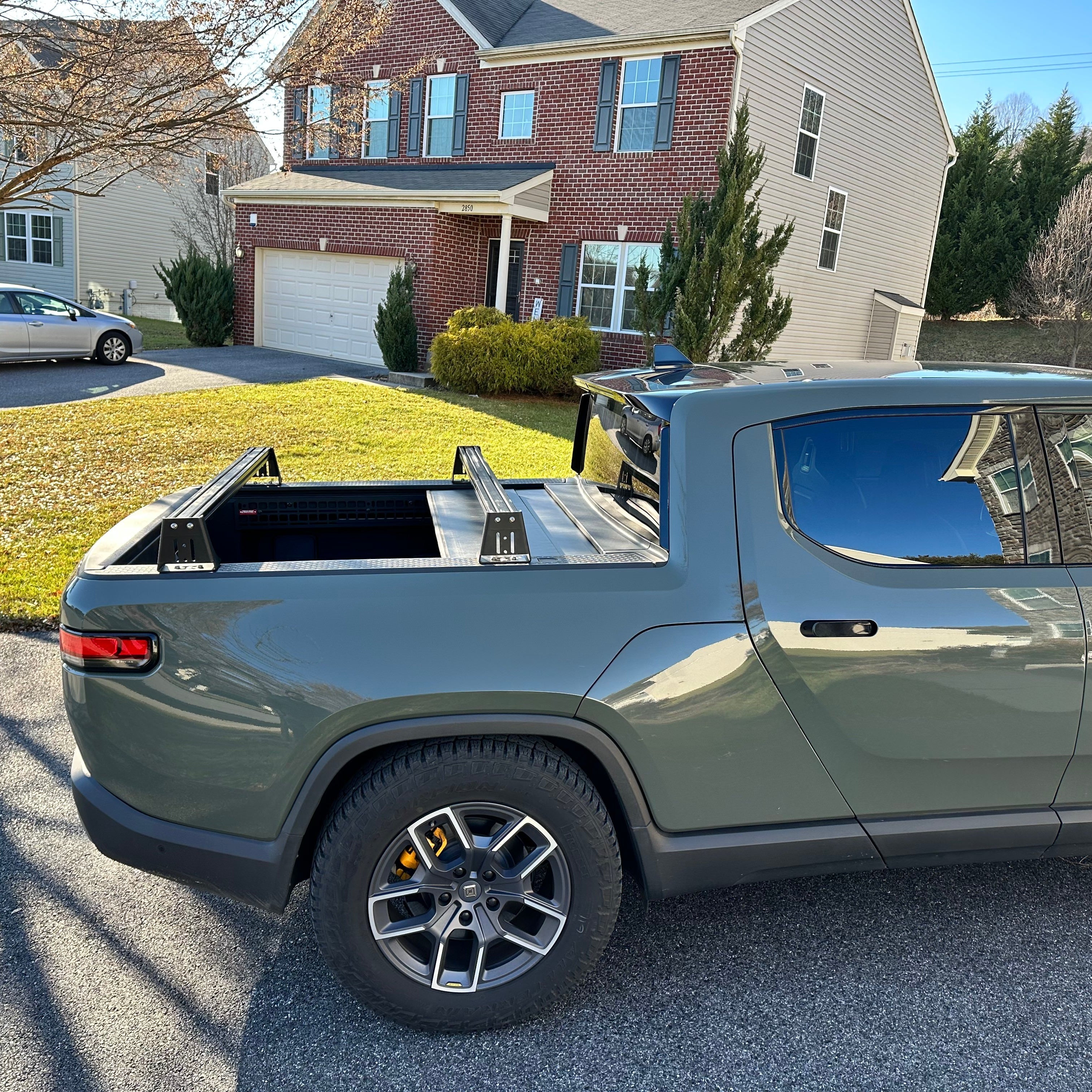 Rivian (2022+), Low Profile Bed Rack
