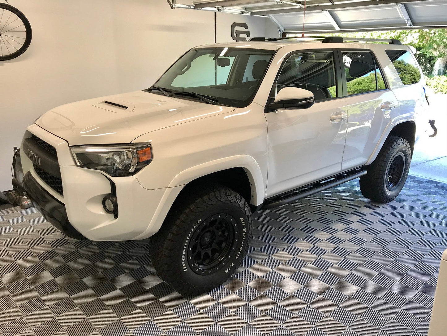 2010+ Toyota 4Runner Angled Sliders Top Plate With Logo **No Kick Out**
