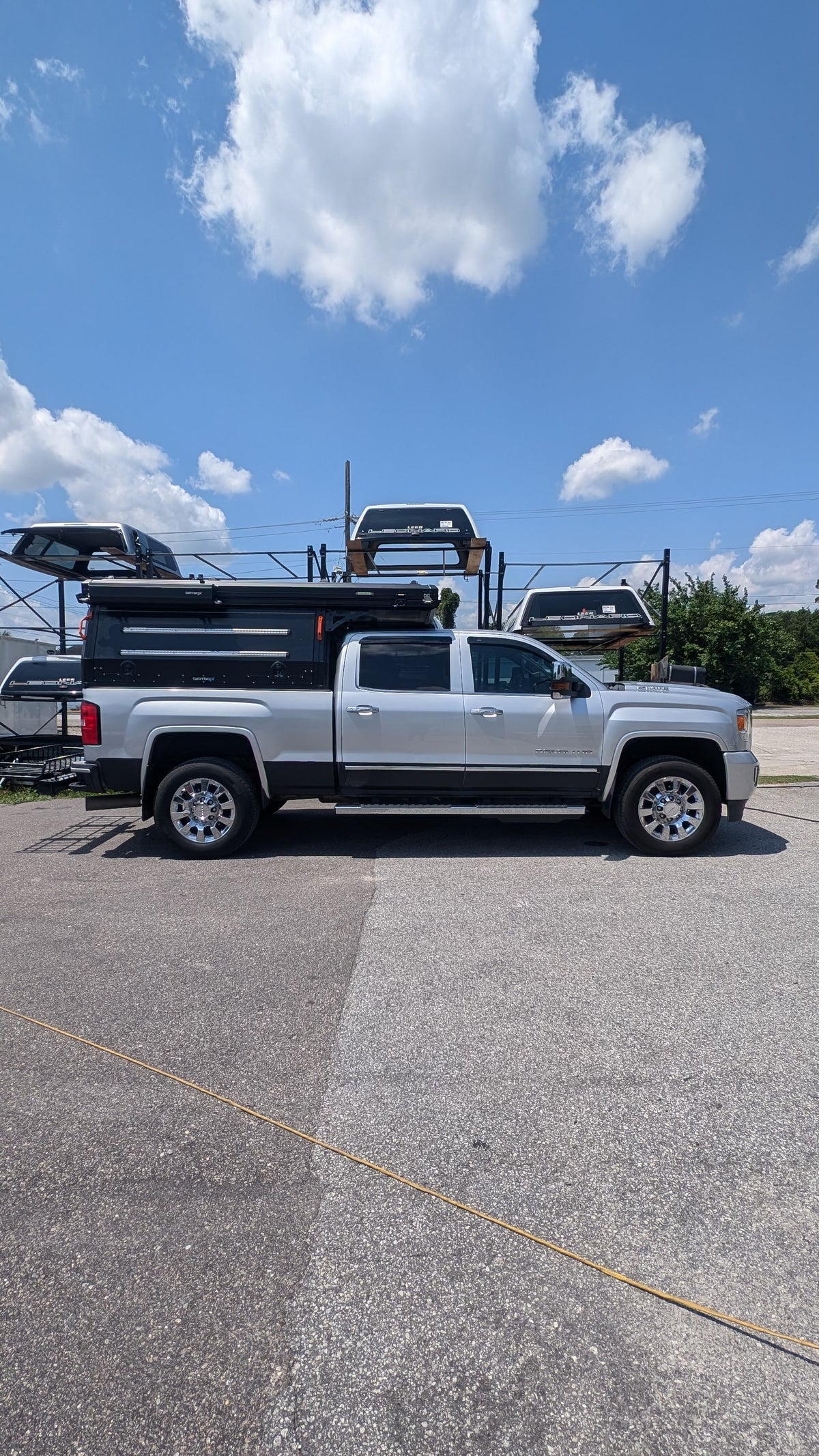 Side Hanging Pressurized Water Tank