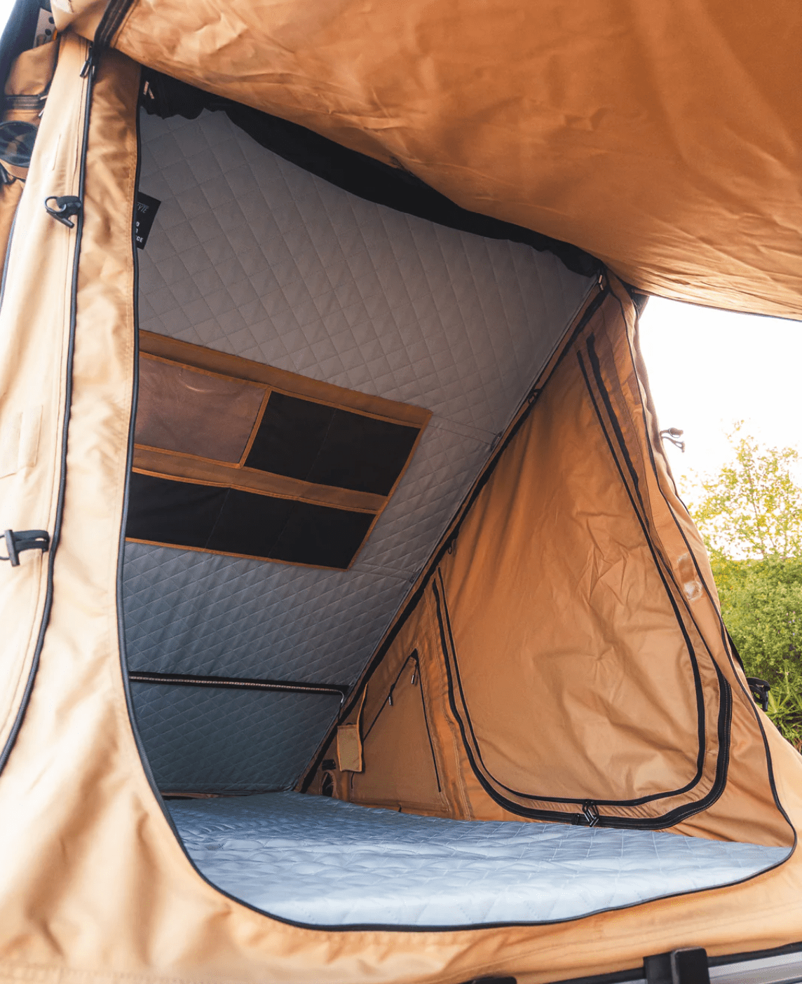 Featherlyte Outdoors Aircrest 2+ Person Rooftop Tent - Spirit of 1876Spirit of 1876