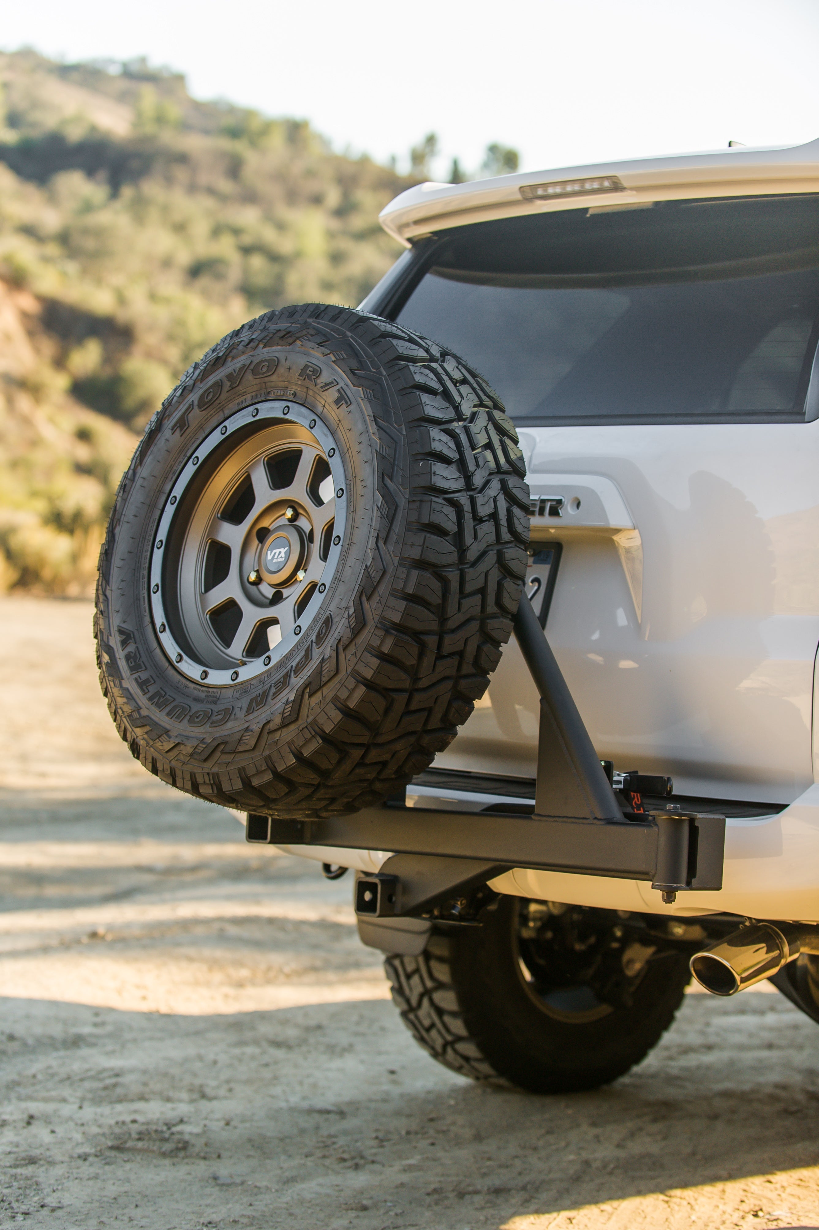 *Refurbished* UltraSwing™ 4th/5th Gen 4Runner Spare Tire Hitch Mount