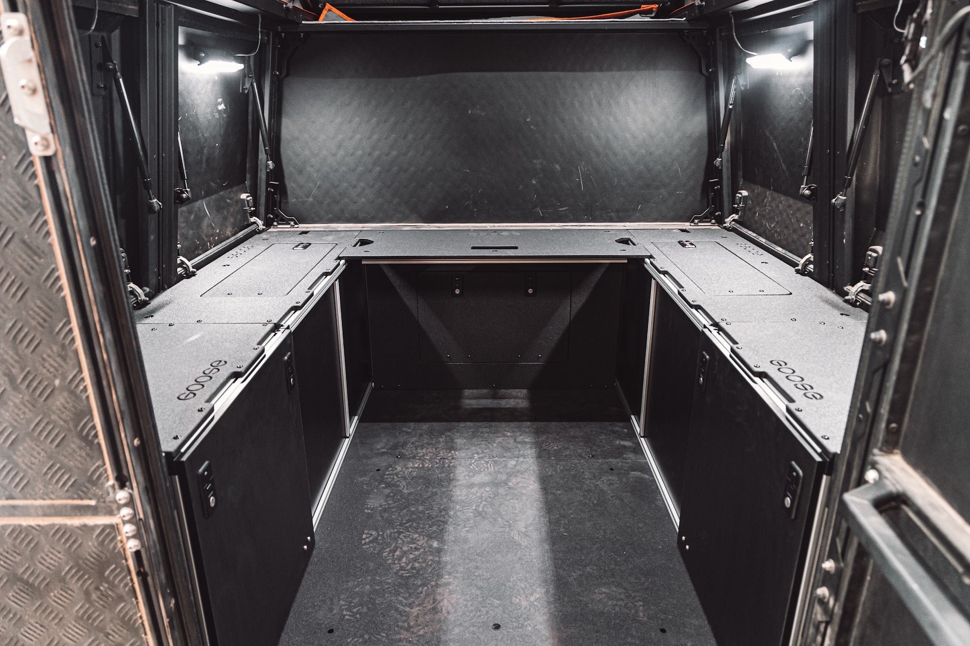 Alu - Cab Alu - Cabin Canopy Camper - Chevrolet Silverado 1500 / GMC Sierra 1500 2019 - Present 4th Gen. - Bed Plate System - Spirit of 1876 - Goose Gear