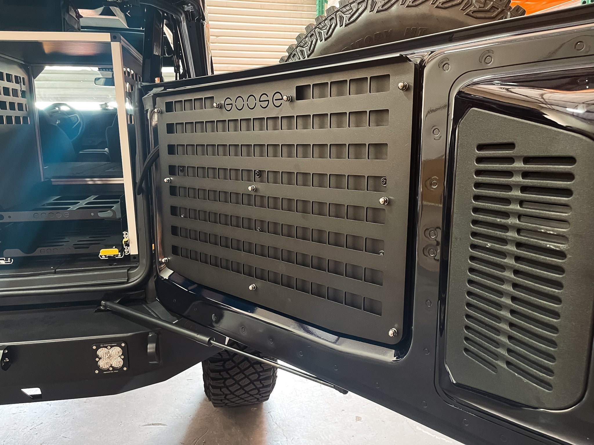 Ford Bronco 2021 - Present 6 Gen. Tailgate Molle Panel - Spirit of 1876 - Goose Gear