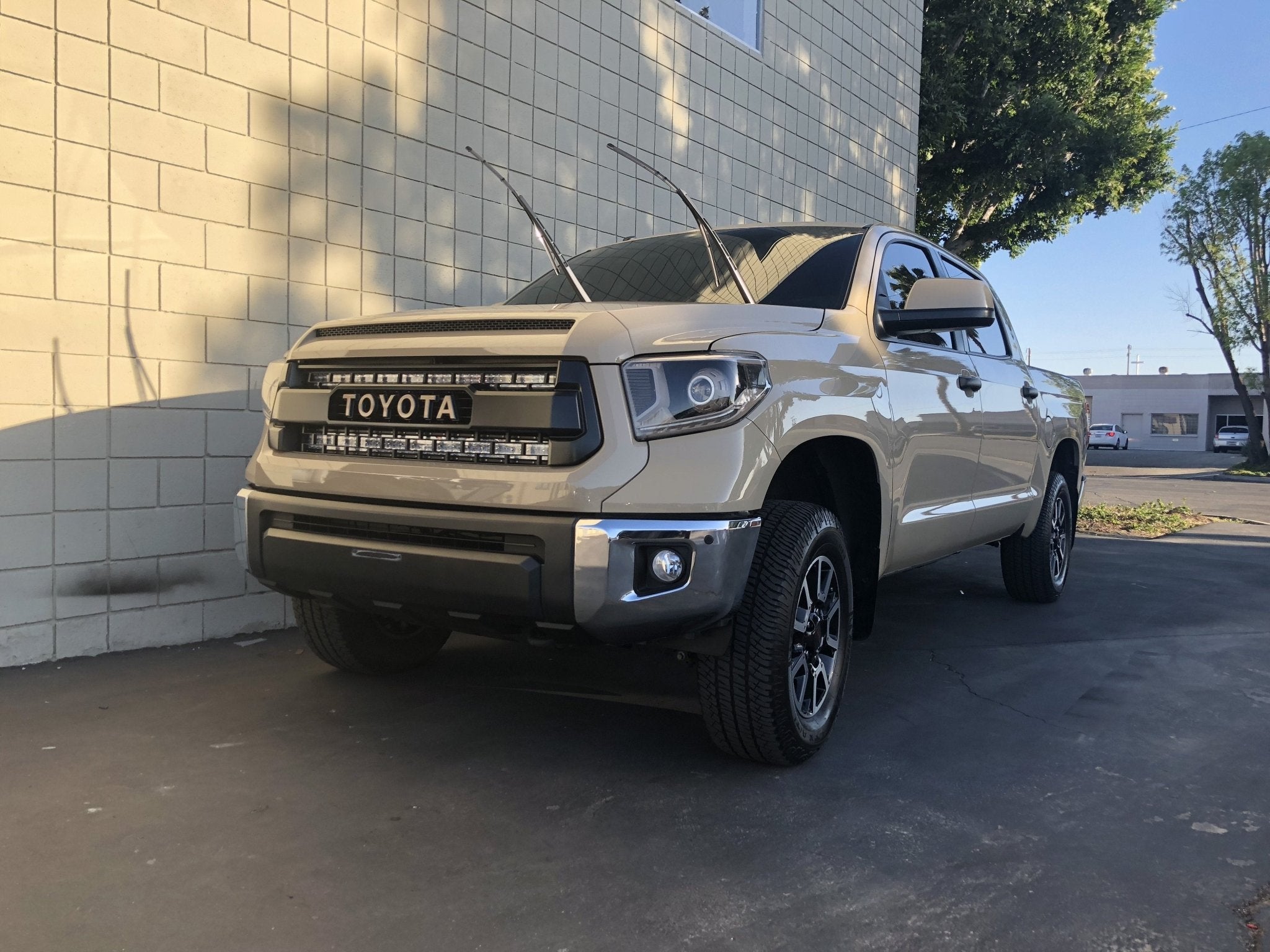 42" Hidden Grille Curved LED Light Bar Brackets Kit For 2014 - 2021 Toyota Tundra - Spirit of 1876Dealers of Cali Raised LED