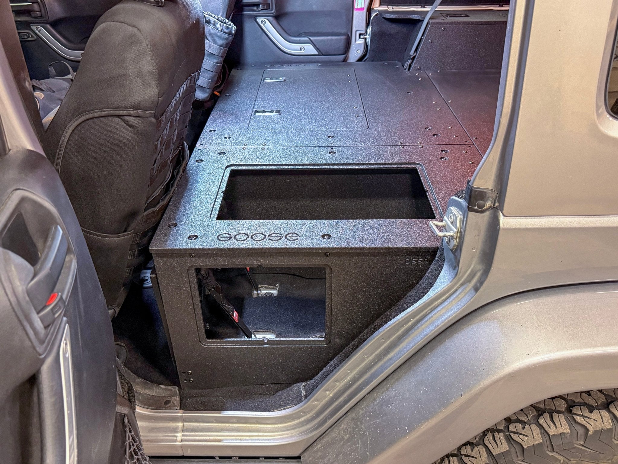Jeep - Wrangler - 2007 - 2018 - JKU - 4 Door - Explore Series - Seat Delete Plate System - Second Row - Module Based - 8" Module - Spirit of 1876Goose Gear