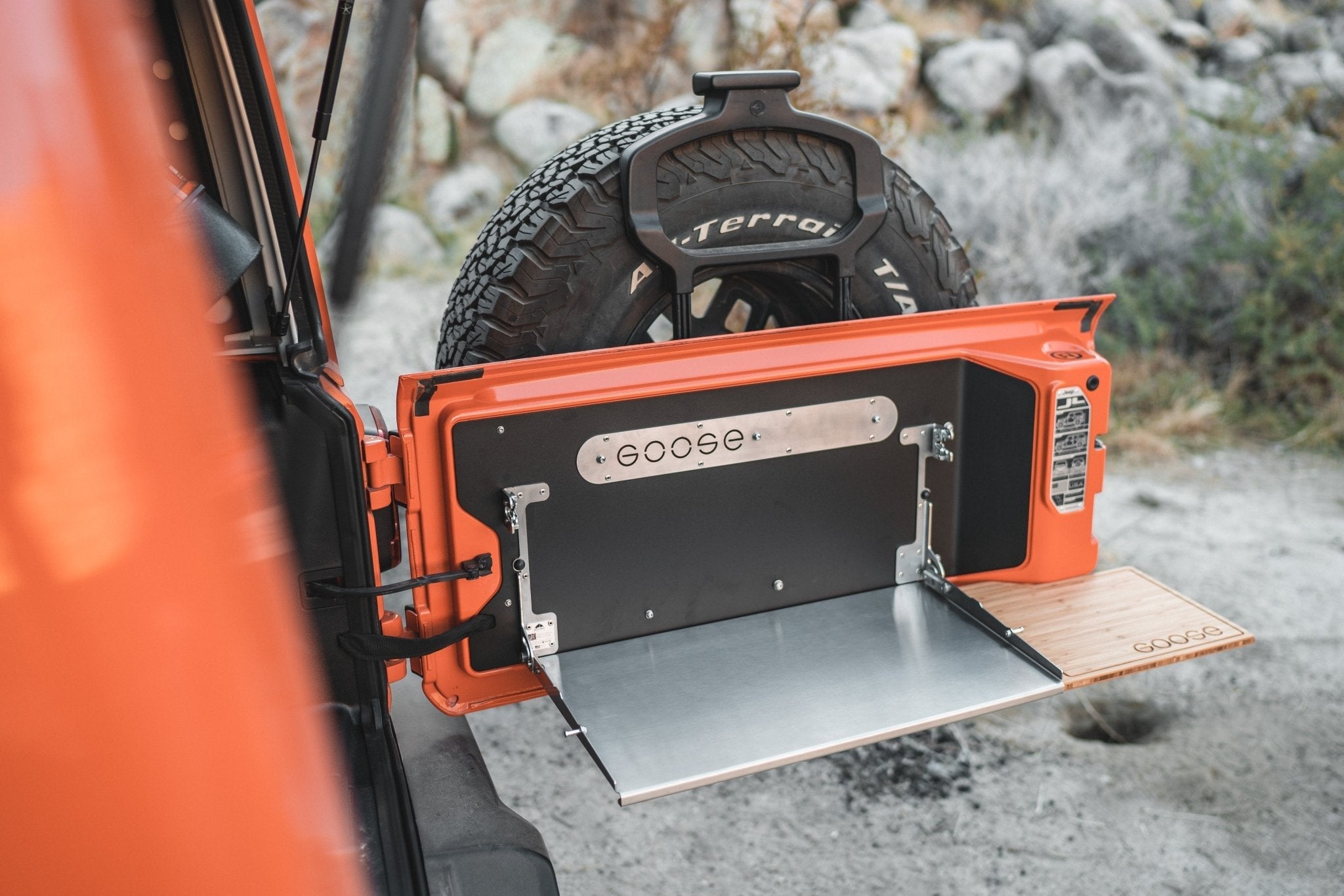 Jeep Wrangler 2018 - Present JL / JLU - Goose Gear Tailgate Table - Spirit of 1876 - Goose Gear