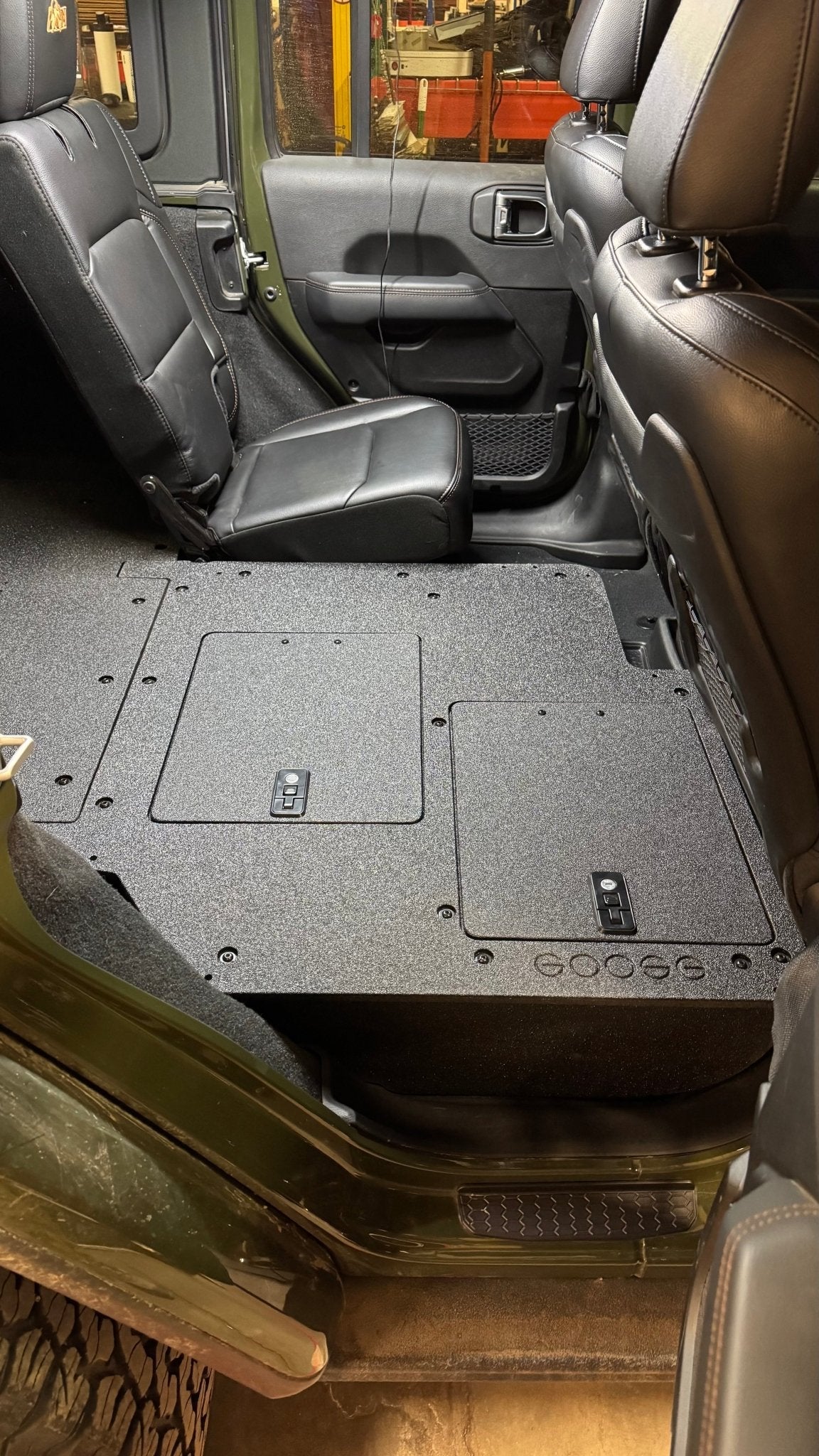 Goose Gear Jeep Wrangler 2024 - Present JLU 4 Door - Second Row Seat Delete Plate System - V2 - Spirit of 1876Goose Gear