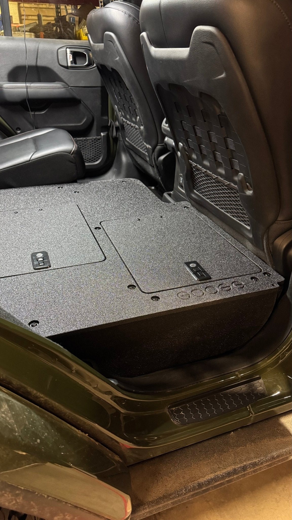 Goose Gear Jeep Wrangler 2024 - Present JLU 4 Door - Second Row Seat Delete Plate System - V2 - Spirit of 1876Goose Gear