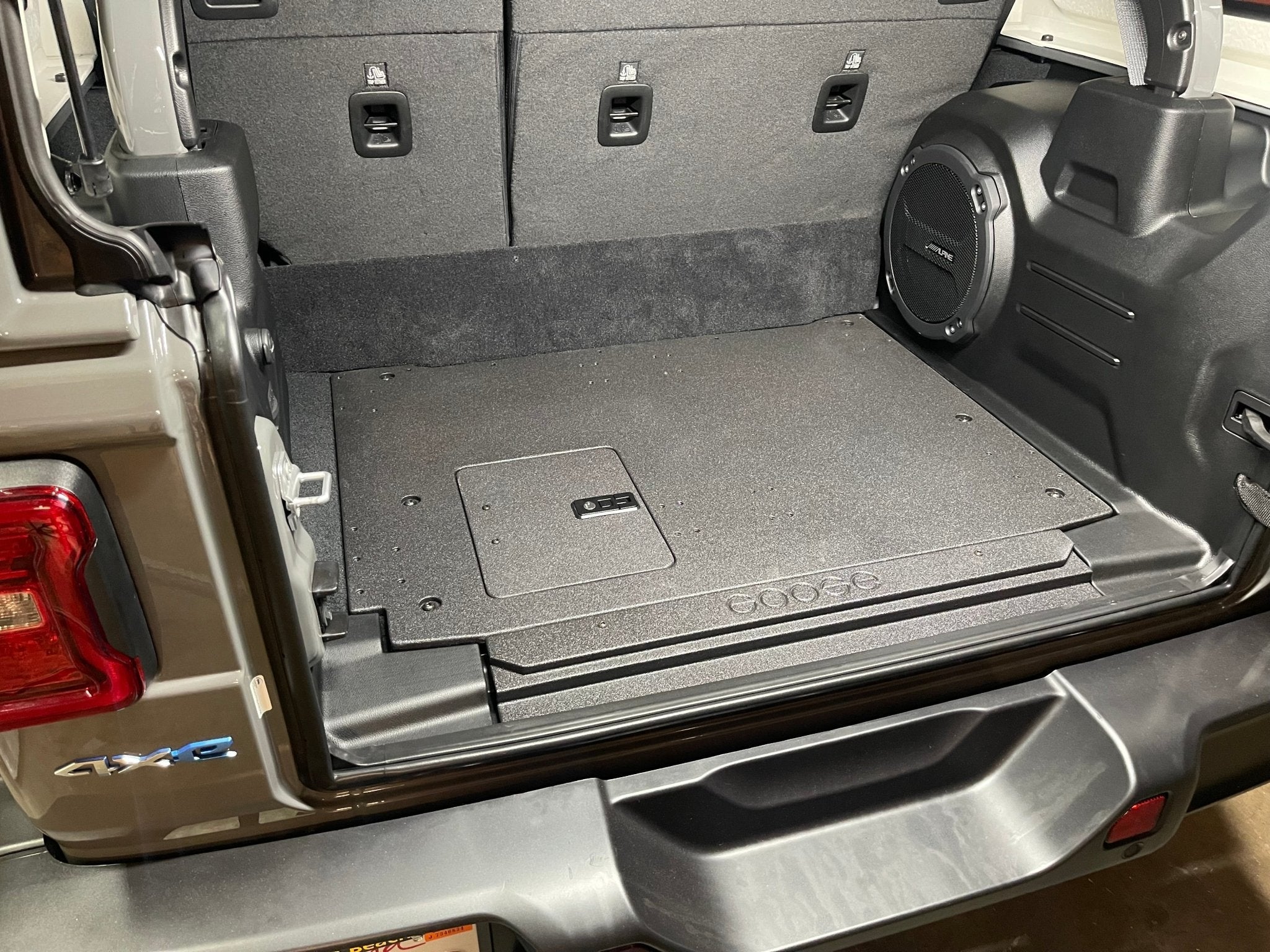 Jeep Wrangler 2021 - Present 4xe 4 Door - Rear Plate System - Spirit of 1876 - Goose Gear