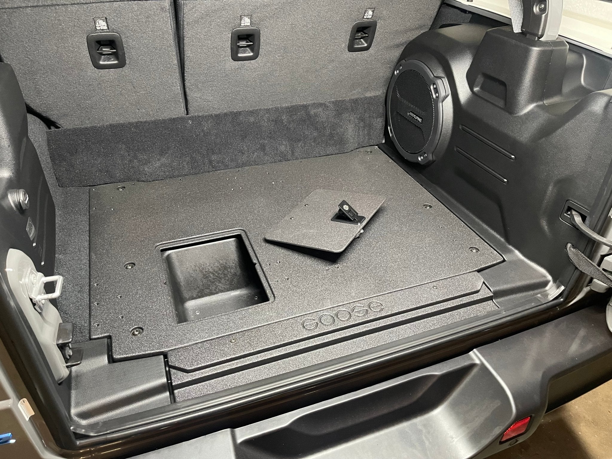 Jeep Wrangler 2021 - Present 4xe 4 Door - Rear Plate System - Spirit of 1876 - Goose Gear