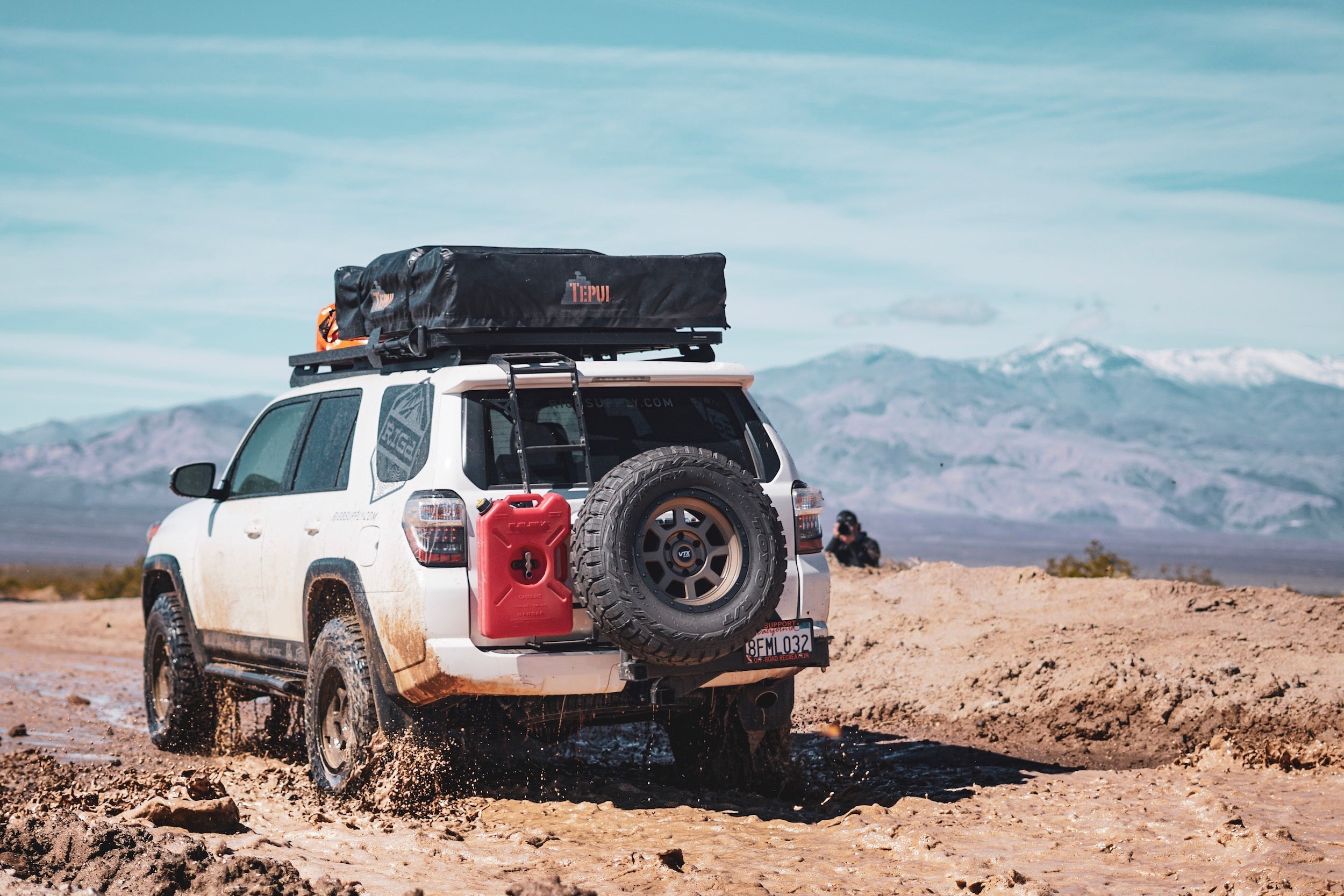 *Refurbished* UltraSwing™ 4th/5th Gen 4Runner Spare Tire Hitch Mount