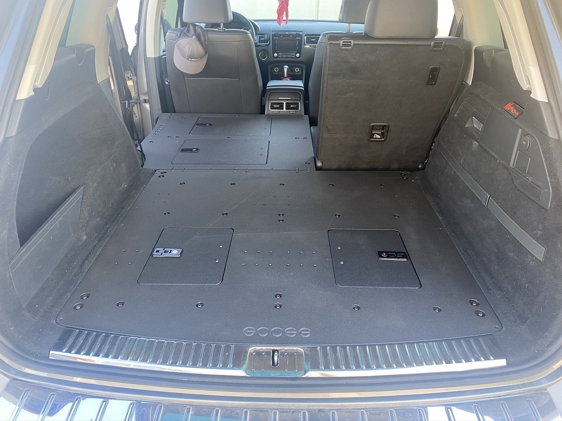 Porsche Cayenne 2011 - 2017 2nd Gen. - Second Row Seat Delete Plate System - Spirit of 1876 - Goose Gear