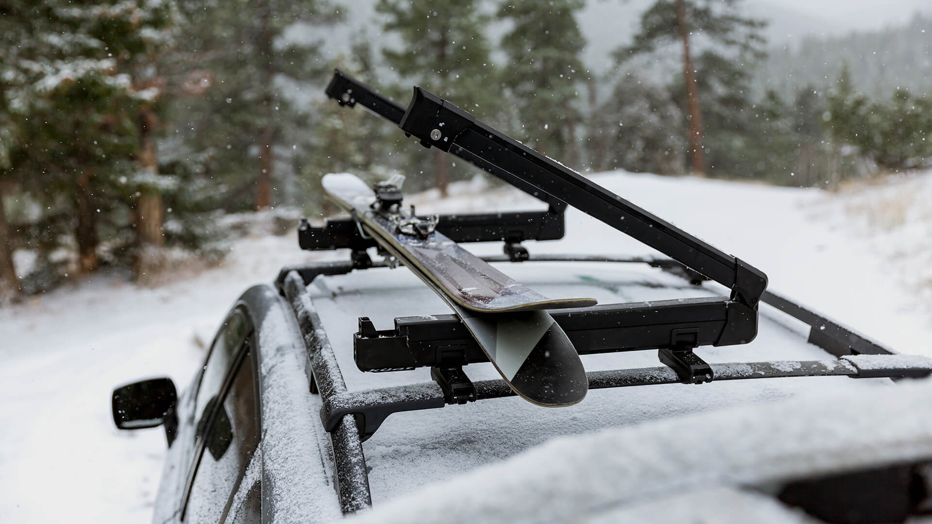 KUAT SWITCH - CLAMSHELL FLIP DOWN SKI RACK