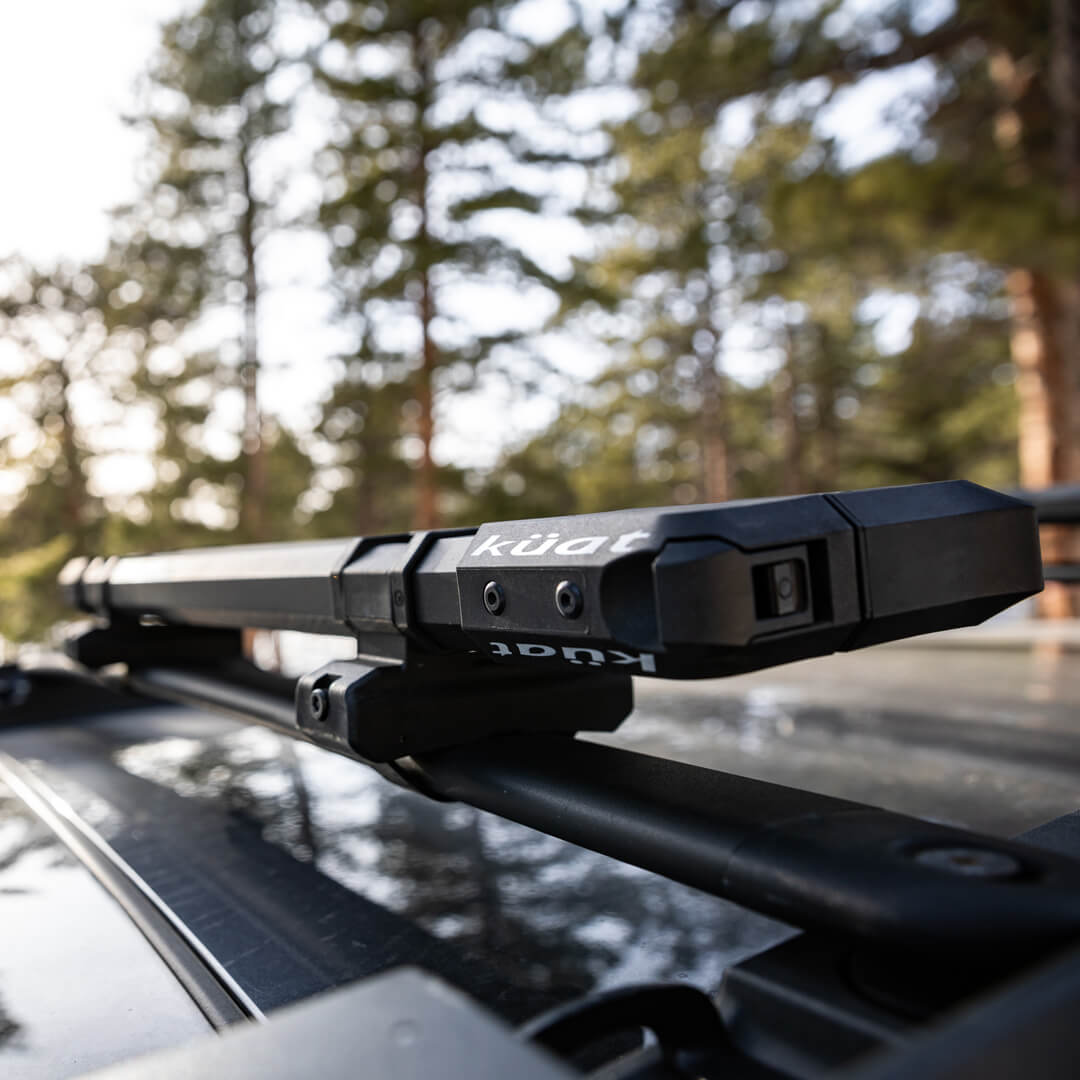 KUAT SWITCH - CLAMSHELL FLIP DOWN SKI RACK