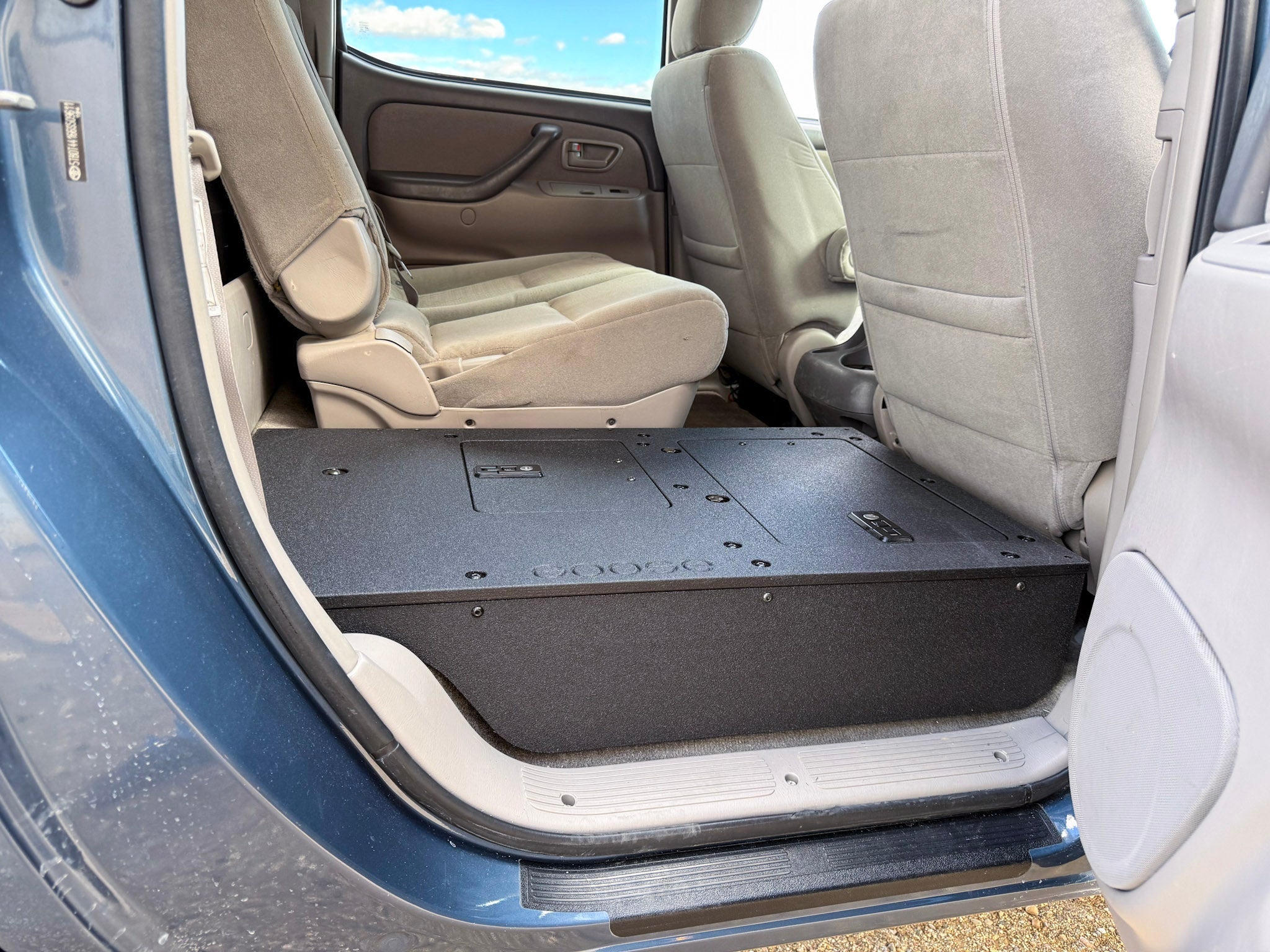 Toyota Tundra - 2000 - 2006 1st Gen - Double Cab - Second Row Seat Delete Plate System - Spirit of 1876Goose Gear