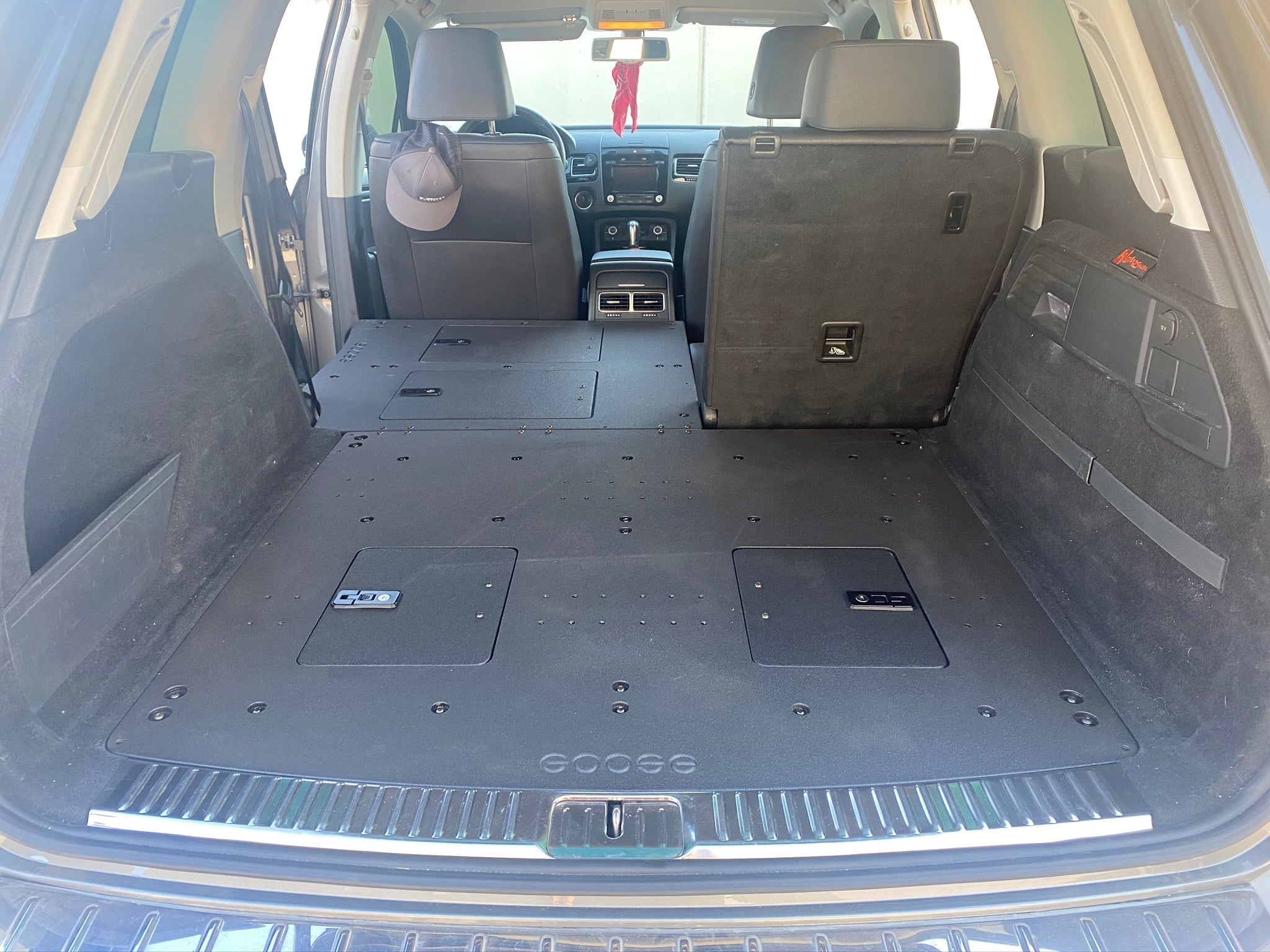 Volkswagen Touareg 2011 - 2017 2nd Gen. - Second Row Seat Delete Plate System - Spirit of 1876 - Goose Gear