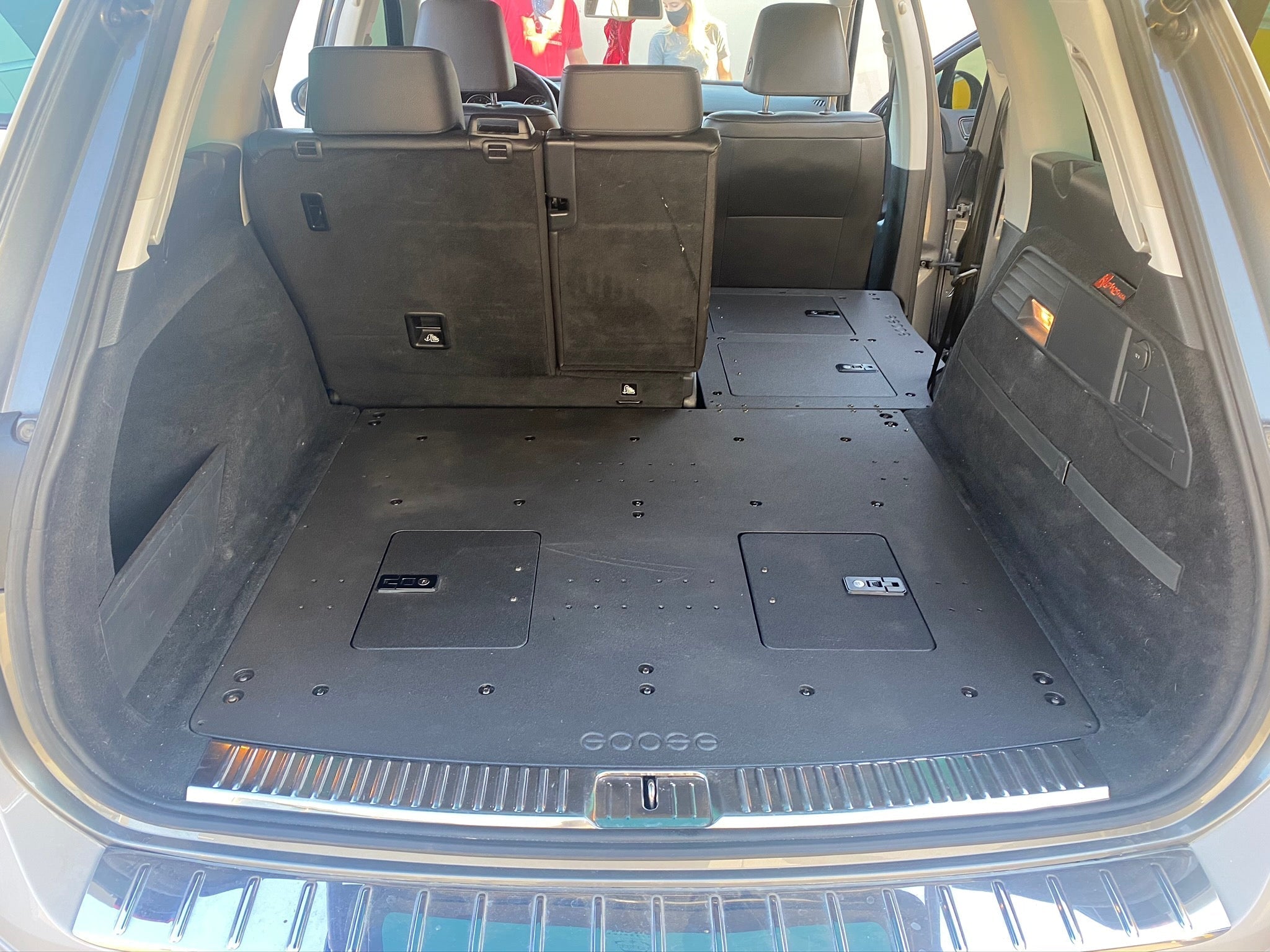 Volkswagen Touareg 2011 - 2017 2nd Gen. - Second Row Seat Delete Plate System - Spirit of 1876 - Goose Gear