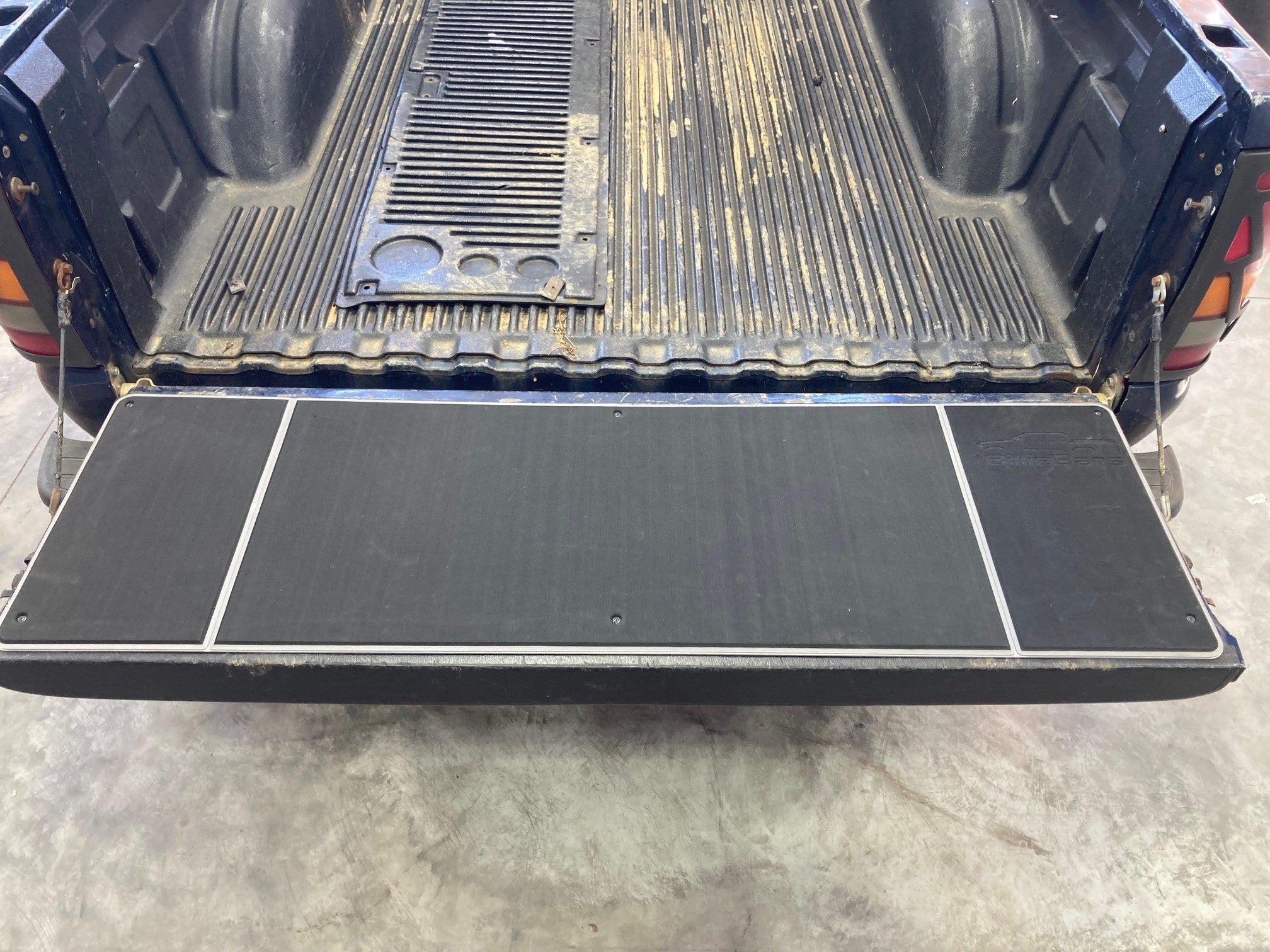 BillieBars -Silverado/Sierra 1500, 2500, 3500 Tailgate Cover (1988-2006)