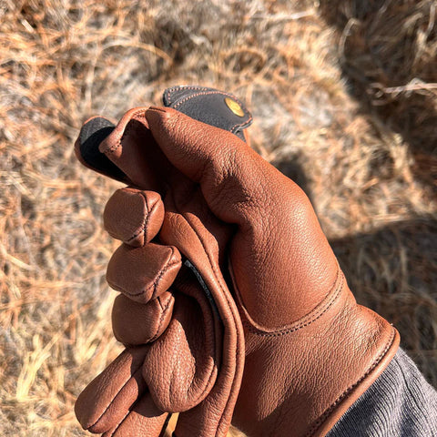 MBO DIPPED LEATHER DEER GLOVE: SIGNATURE DRIVER: BROWN/BLACK