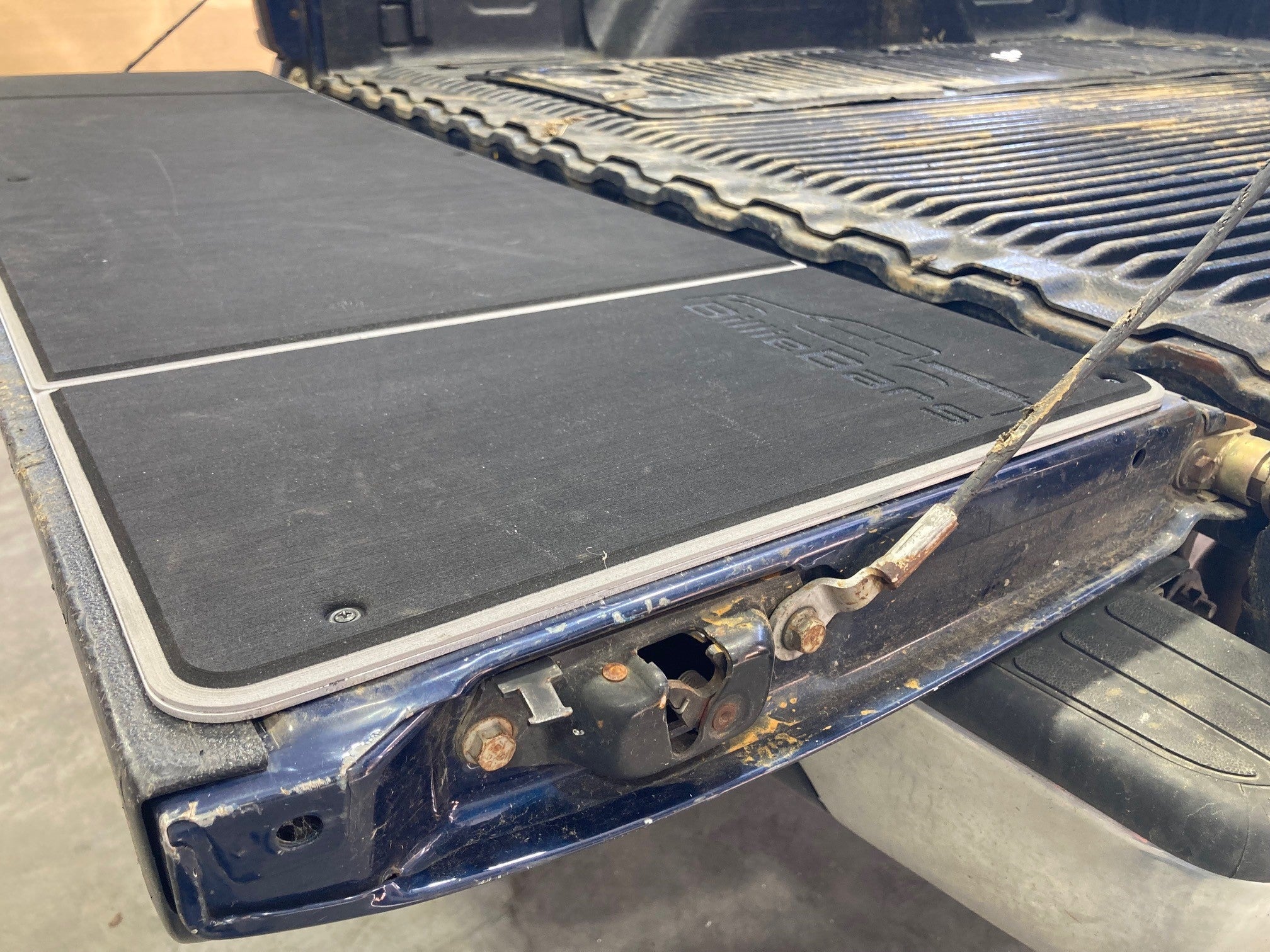 BillieBars -Silverado/Sierra 1500, 2500, 3500 Tailgate Cover (1988-2006)
