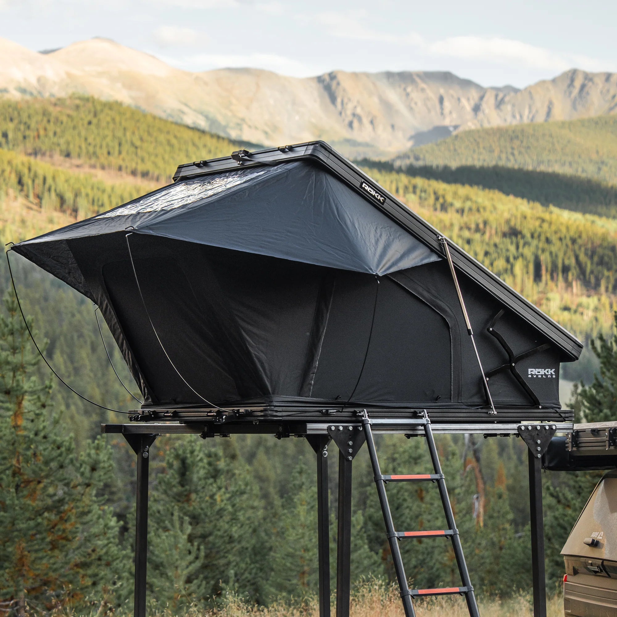 free spirit rooftop tent RÖKK Överland The ÖVRLNDR 2 Person DVÄRGMÅS children's tent, green Zeltheringe Farbe:chestnut-ink body has 3 Layers