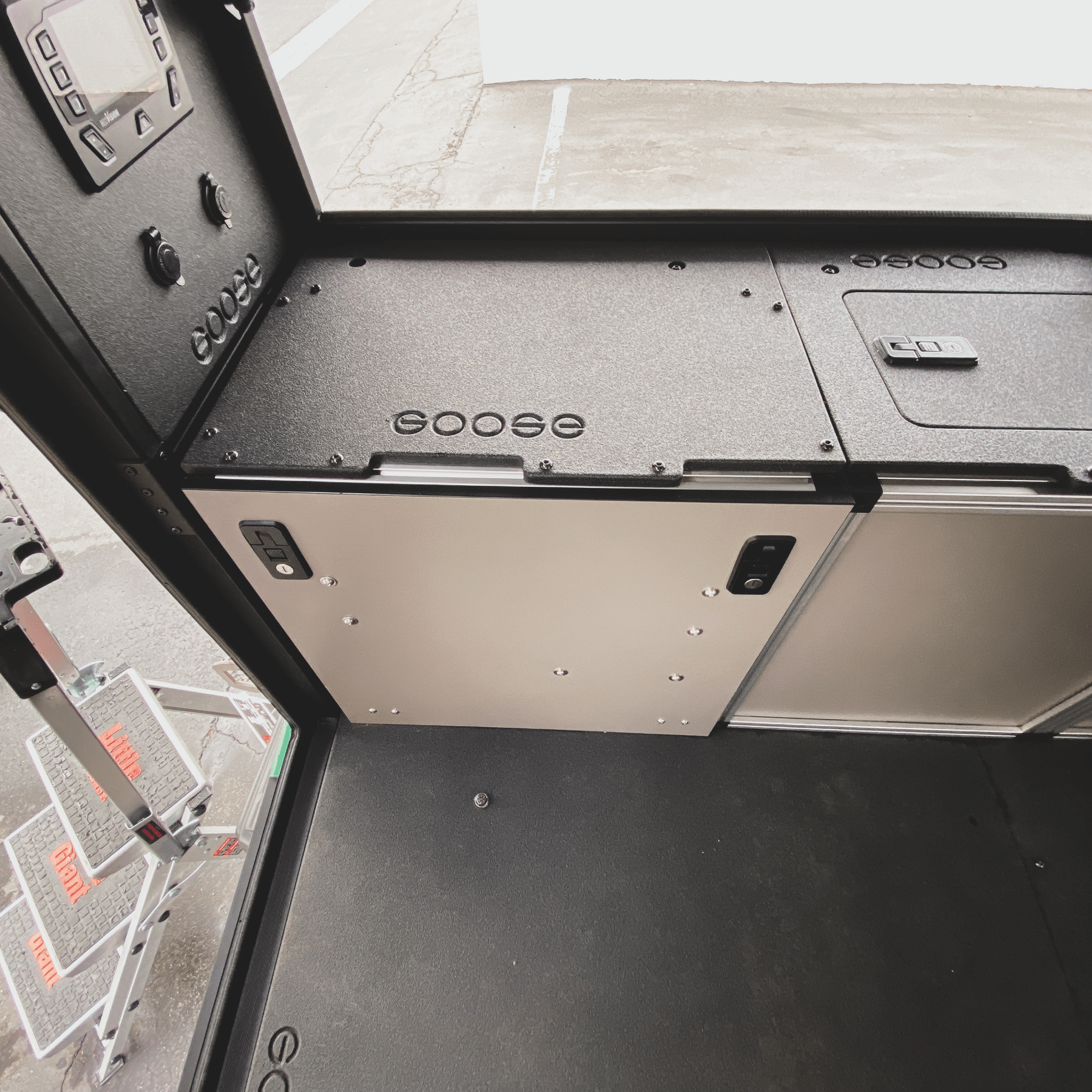 Alu - Cab Canopy Camper V2 - Chevy Colorado/GMC Canyon 2015 - 2022 2nd Gen. - Rear Power Management Module - 5' Bed - Spirit of 1876 - Goose Gear