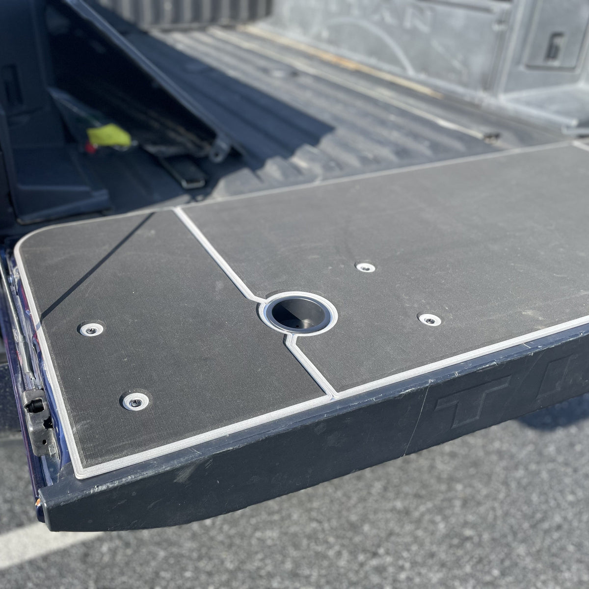 Titan Tailgate Cover (2004-2026)