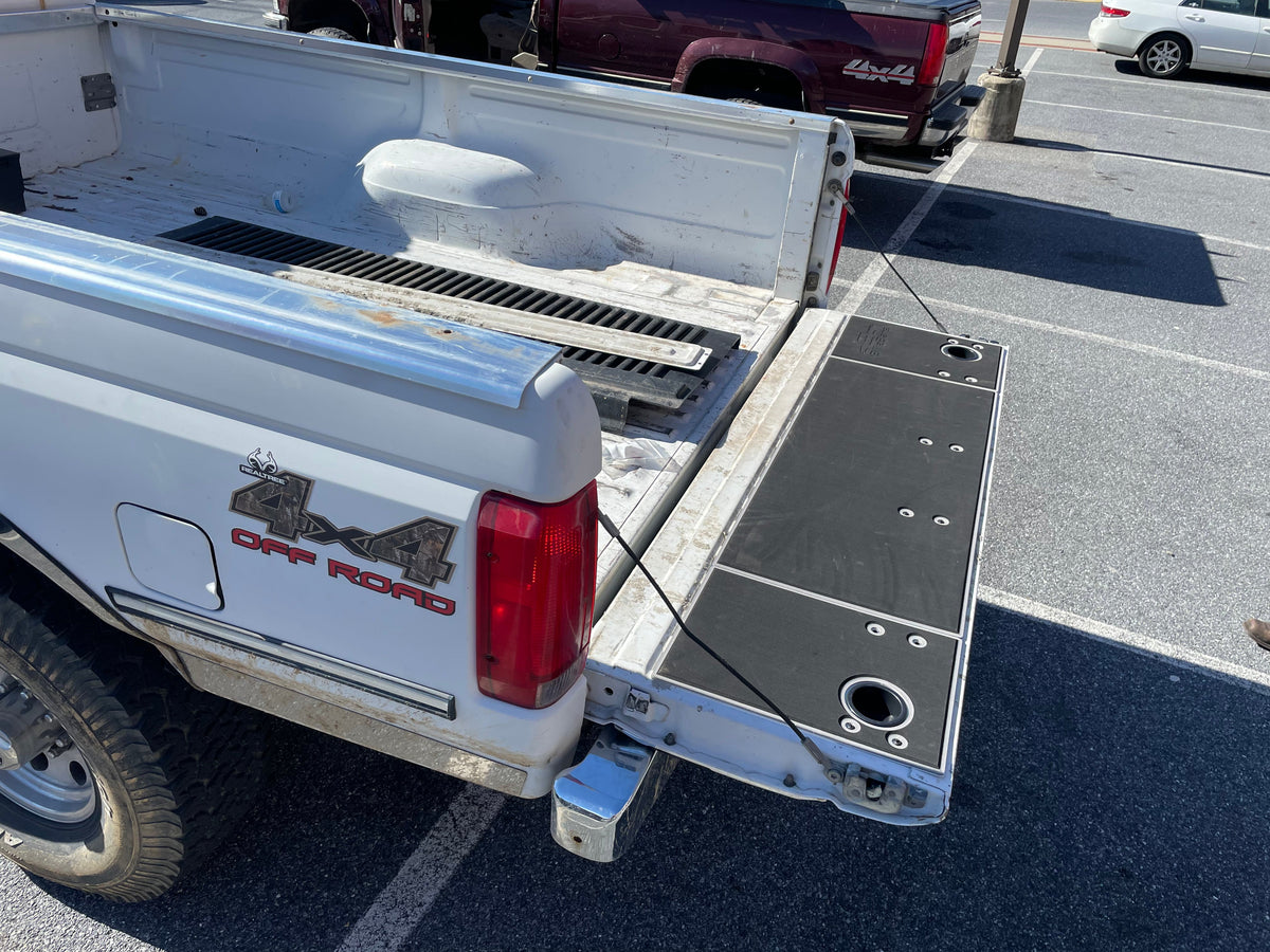 F250 F350 Tailgate Cover (1987-1996) - Spirit of 1876 - BillieBars