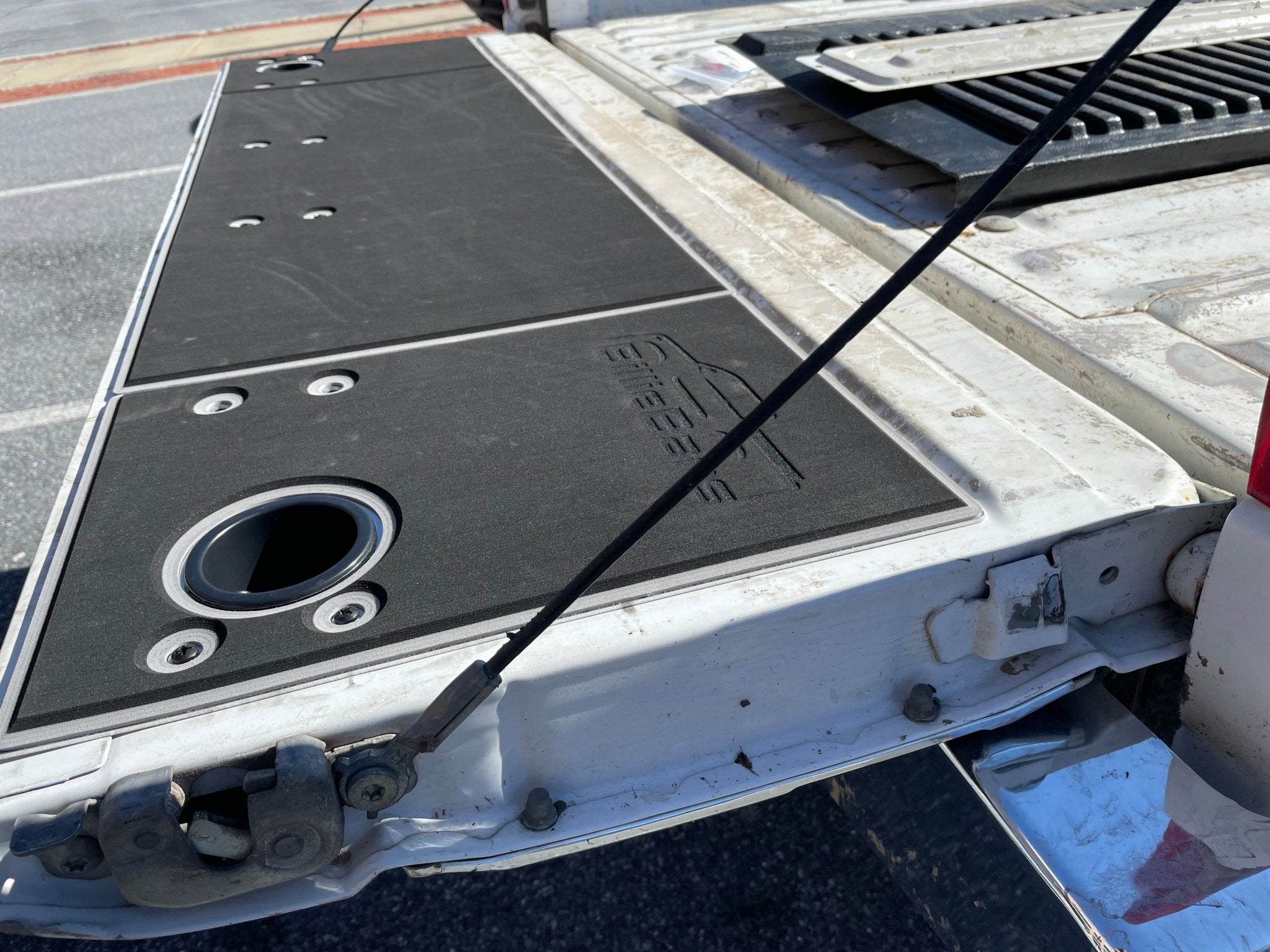 F250 F350 Tailgate Cover (1987-1996) - Spirit of 1876 - BillieBars