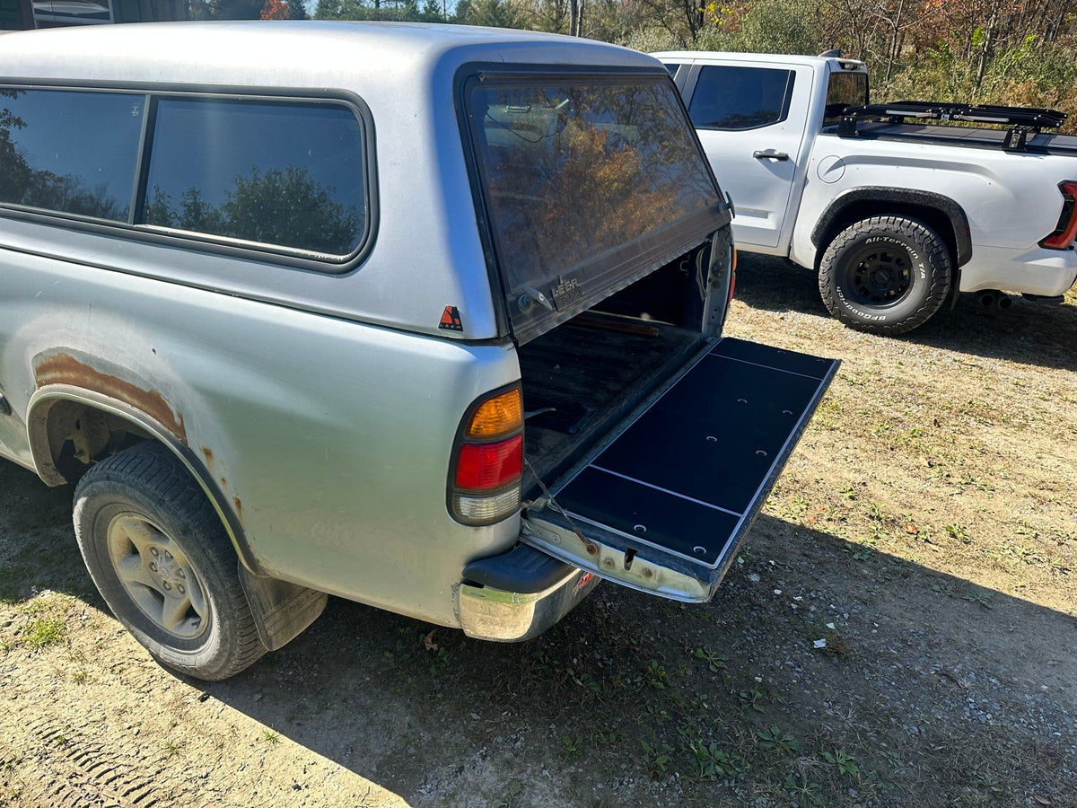 1st Gen Tundra Tailgate Cover (2000-2006) - Spirit of 1876 - BillieBars