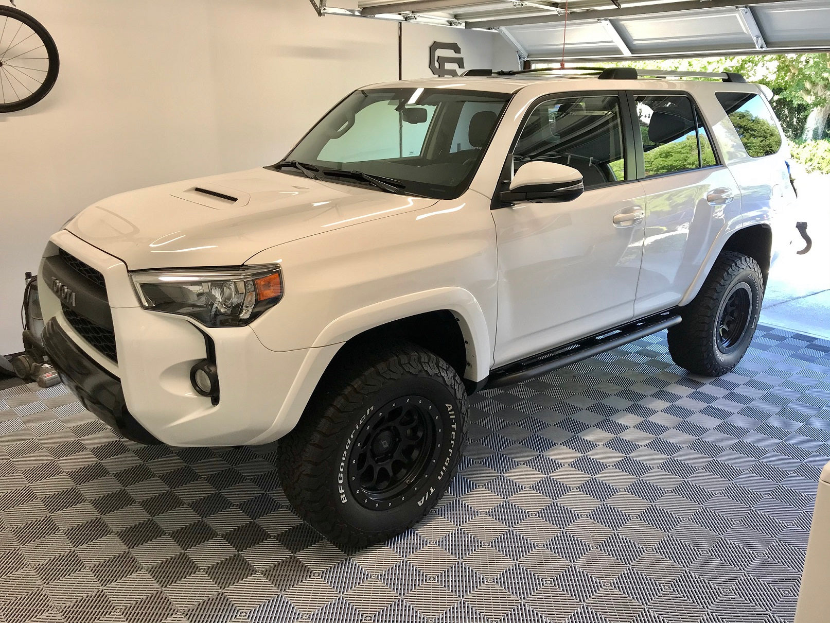 2010+ Toyota 4Runner Angled Sliders Top Plate With Logo **No Kick Out**