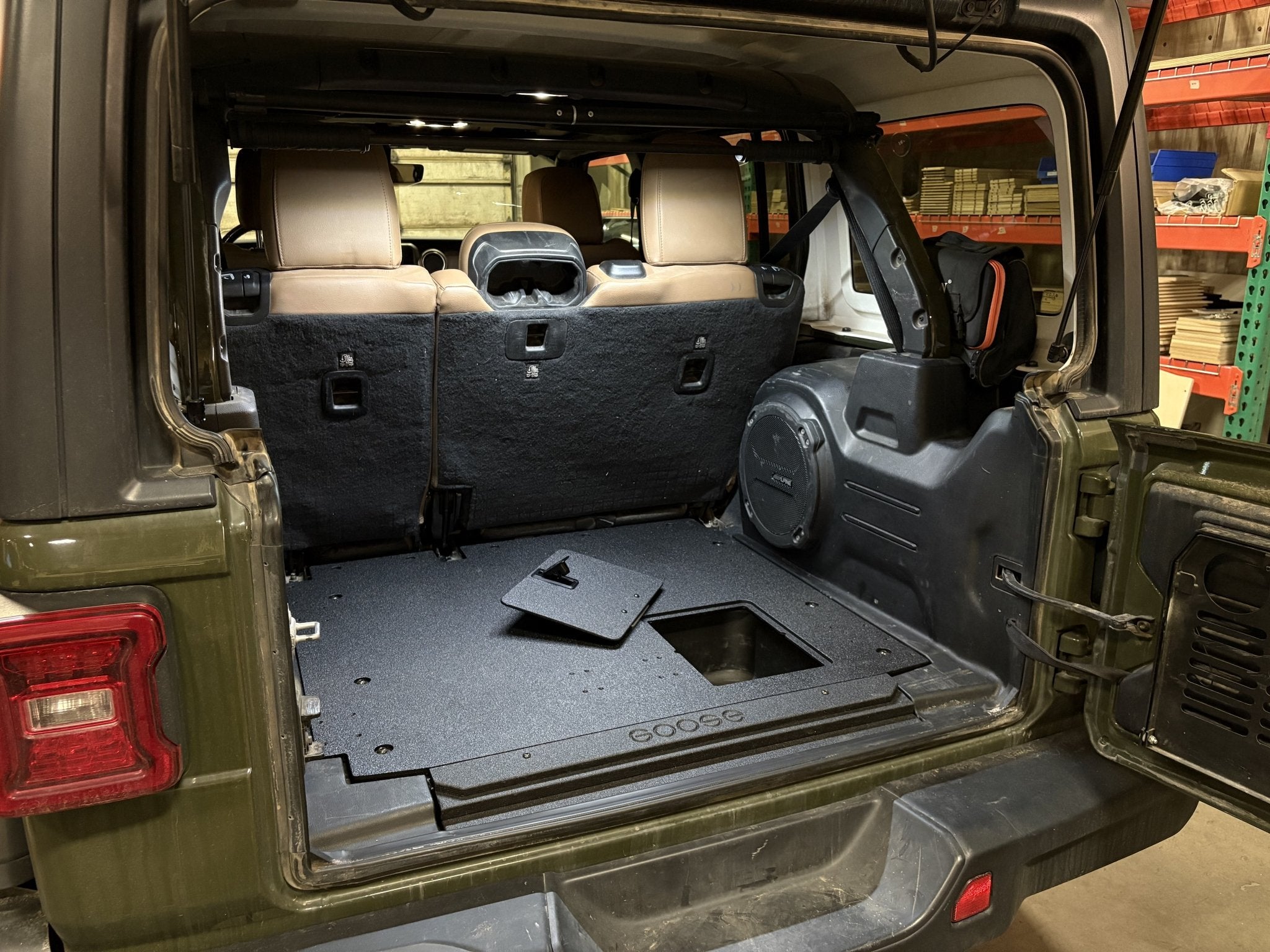 Jeep Wrangler 2018 - 2023 JLU 4 Door - Rear Plate System - Spirit of 1876 - Goose Gear