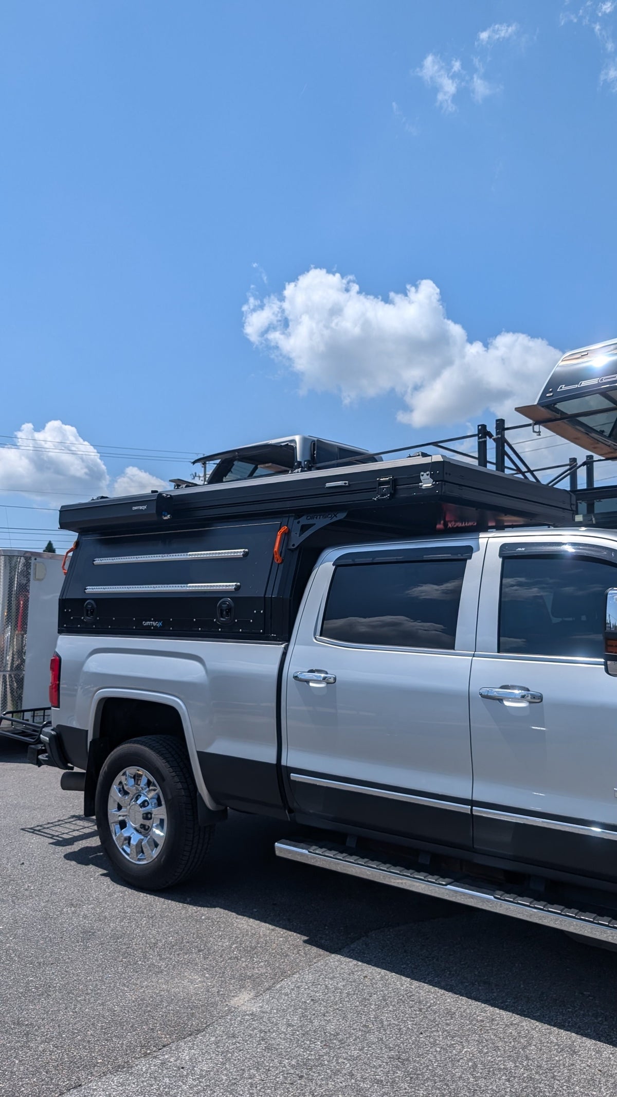 Side Hanging Pressurized Water Tank