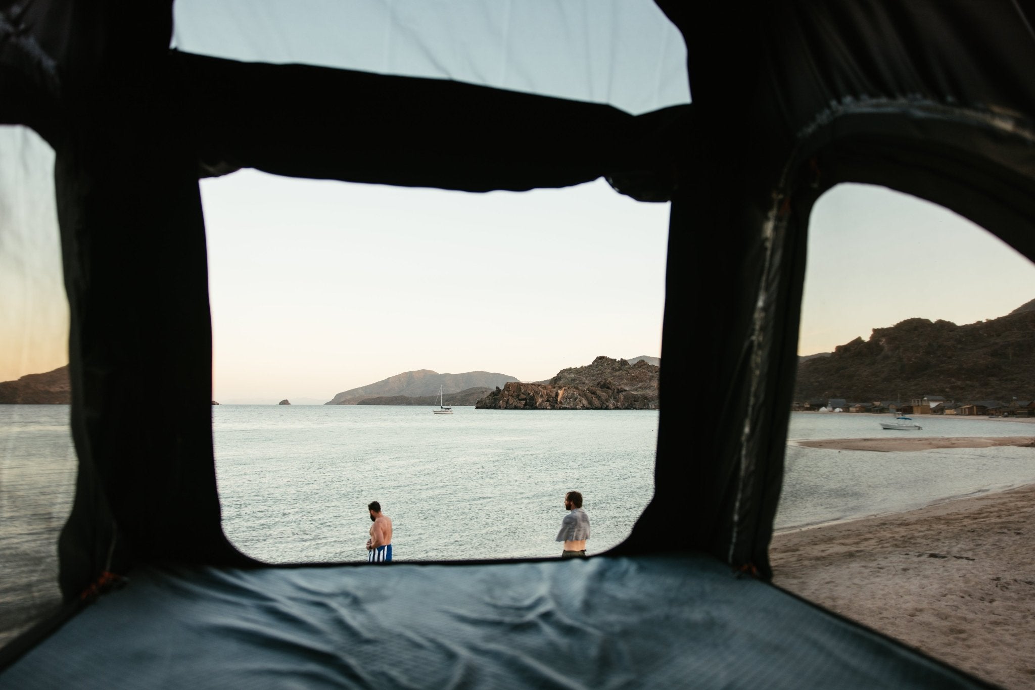ROAM The Desperado Hardshell Rooftop Tent - Spirit of 1876ROAM Dealer Portal