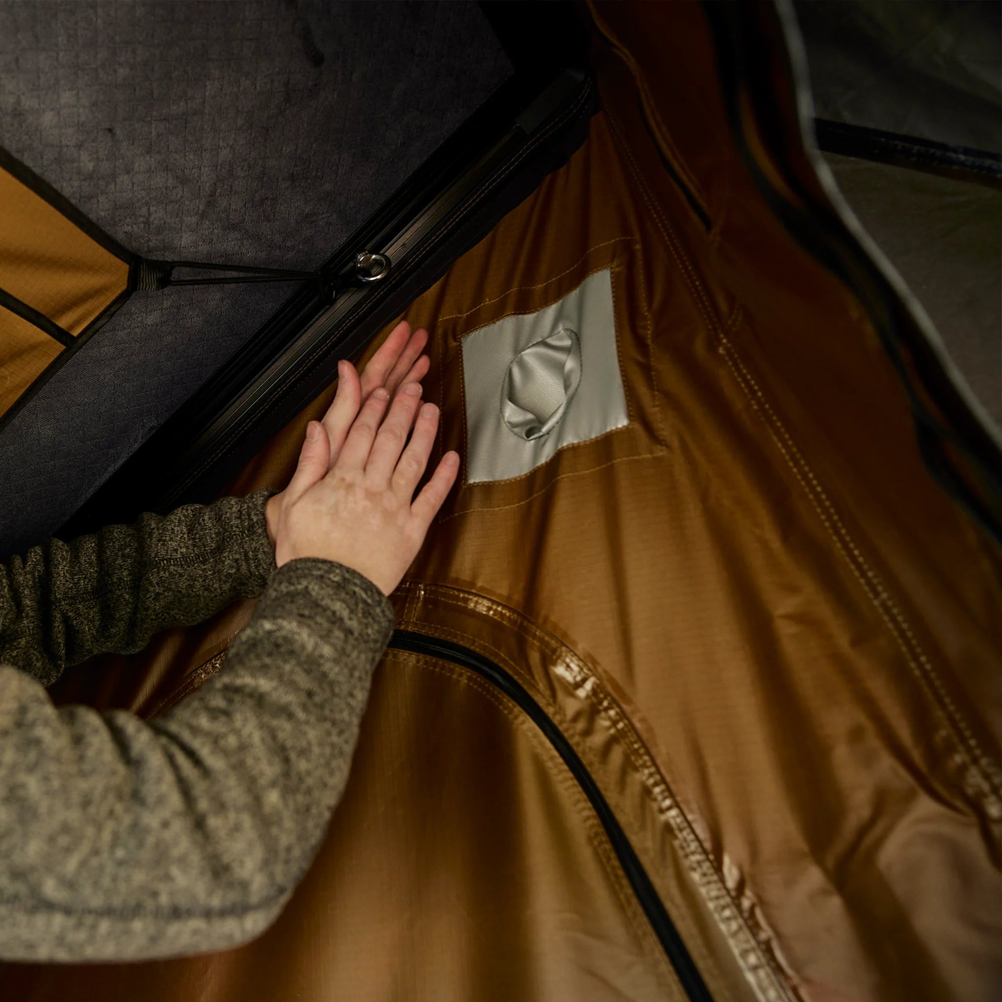 hardshell roof top tent