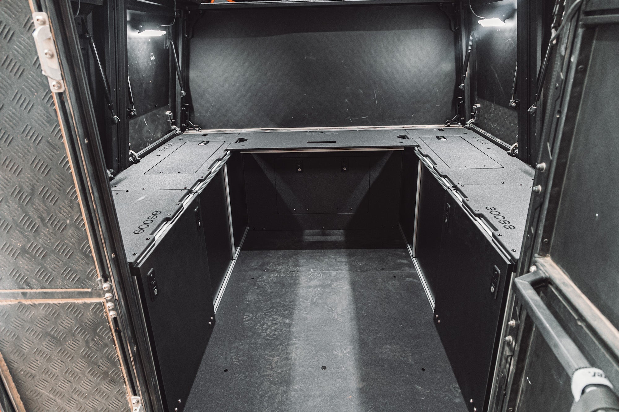 Alu - Cab Alu - Cabin Canopy Camper - Ram 1500 (DT) / 1500 TRX 2019 - Present 5th Gen. - Rear Power Management Module - Spirit of 1876 - Goose Gear