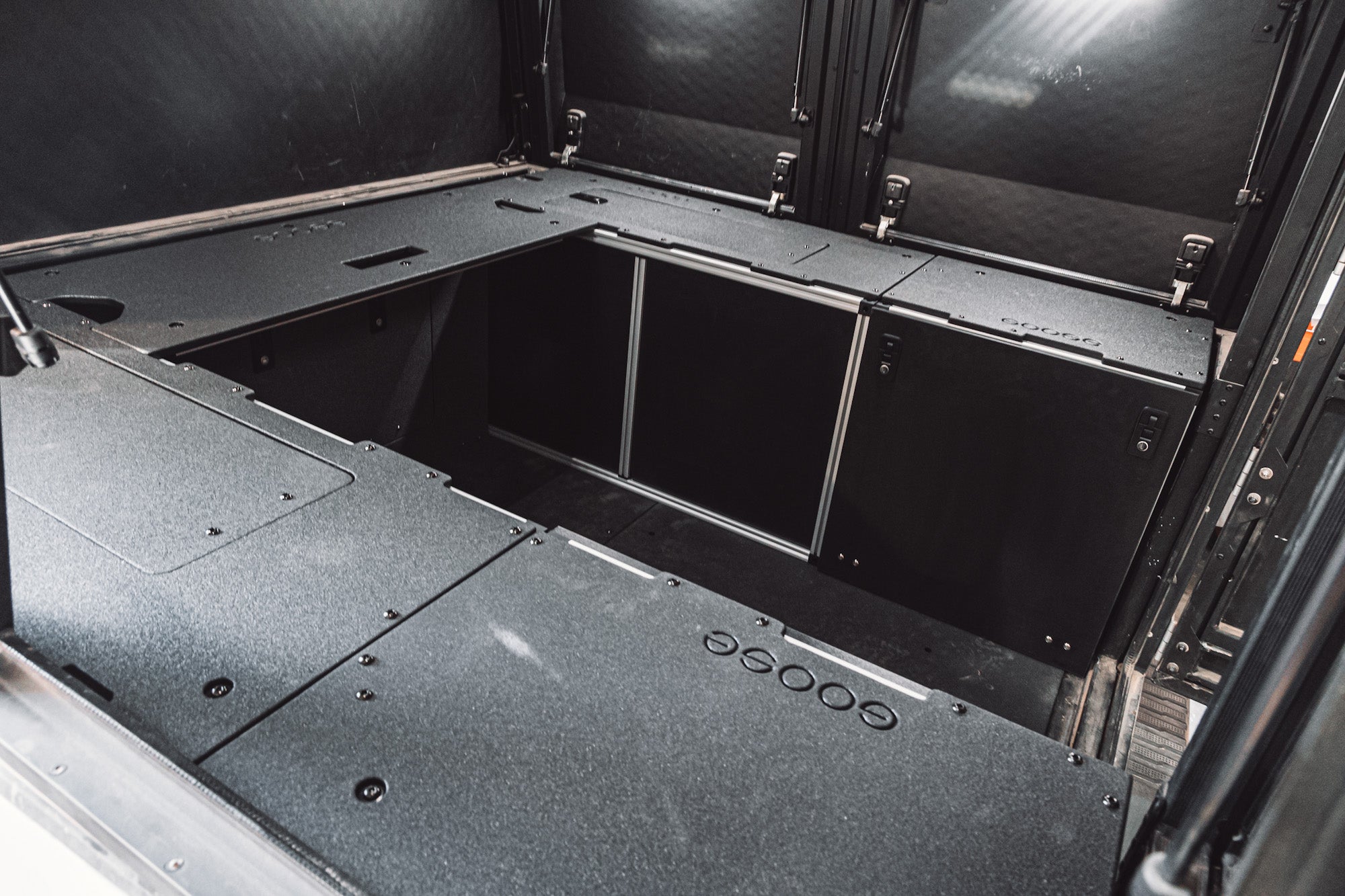 Alu - Cab Alu - Cabin Canopy Camper - Ram 1500 (DT) / 1500 TRX 2019 - Present 5th Gen. - Rear Power Management Module - Spirit of 1876 - Goose Gear