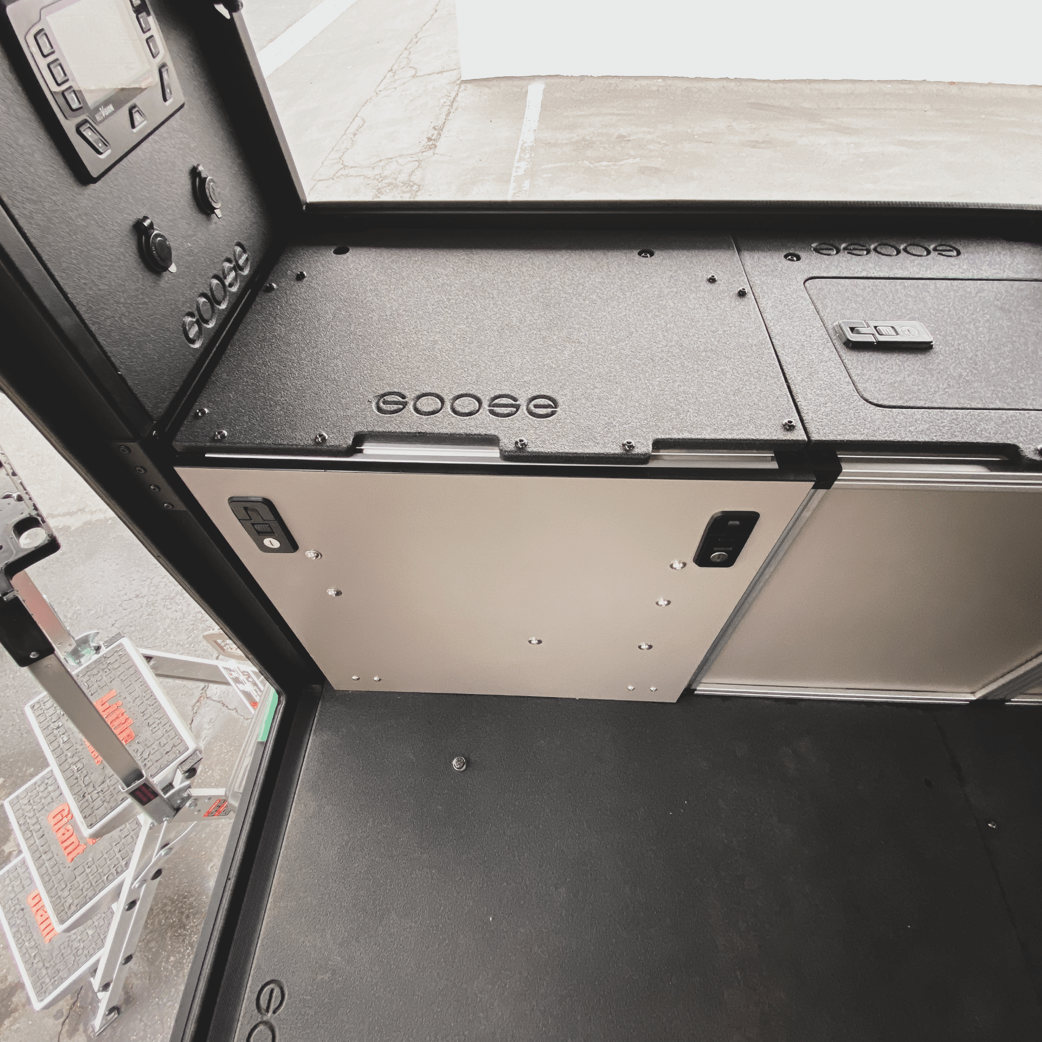 Alu - Cab Canopy Camper V2 - Toyota Tacoma 2005 - 2023 2nd & 3rd Gen. - Rear Power Management Module - 5' Bed - Spirit of 1876 - Goose Gear