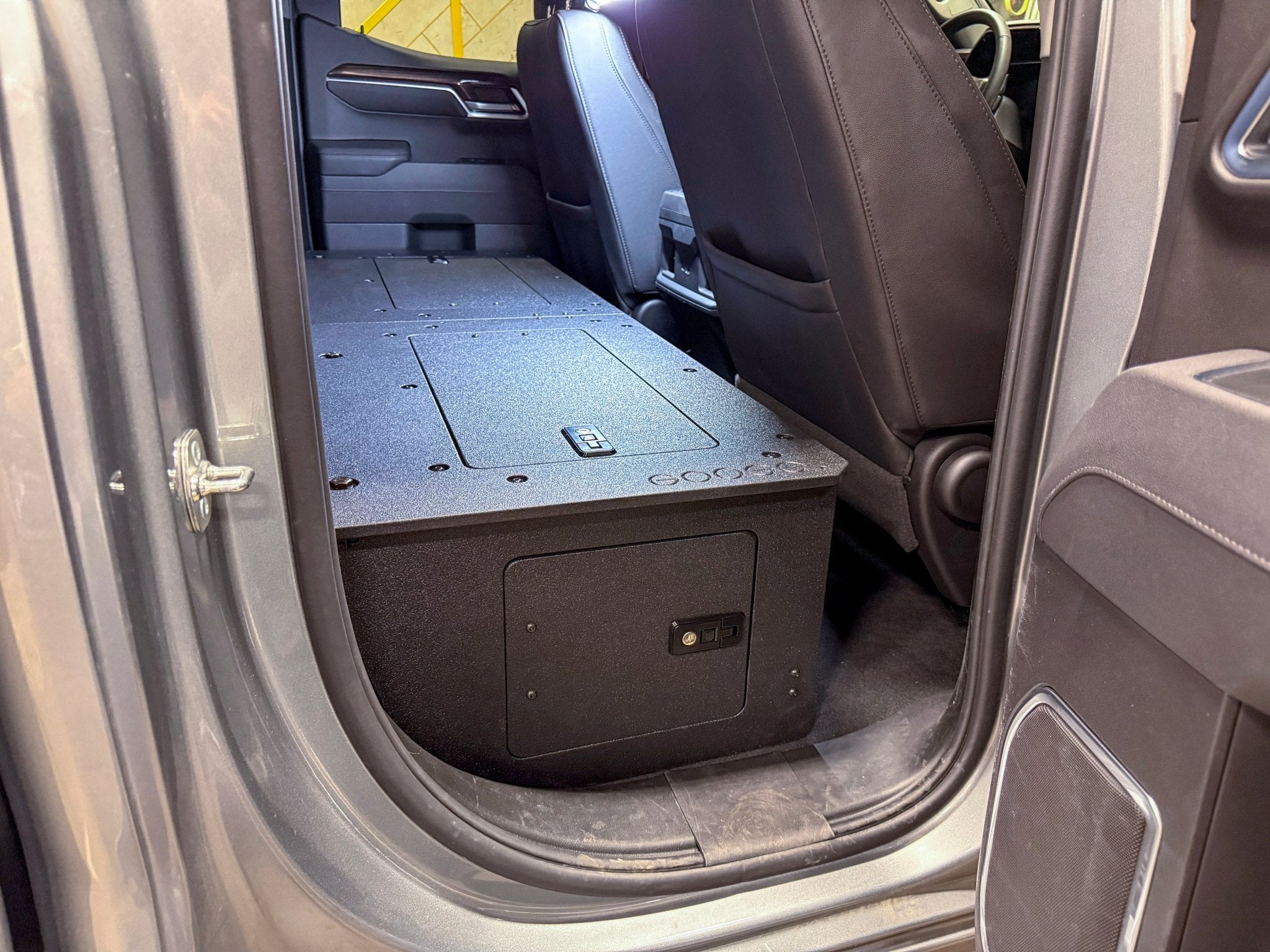 CHEVROLET - SILVERADO - 2019-PRESENT - 4TH GEN - DOUBLE CAB - EXPLORE SERIES - SECOND ROW DELETE PLATE SYSTEM - 100%